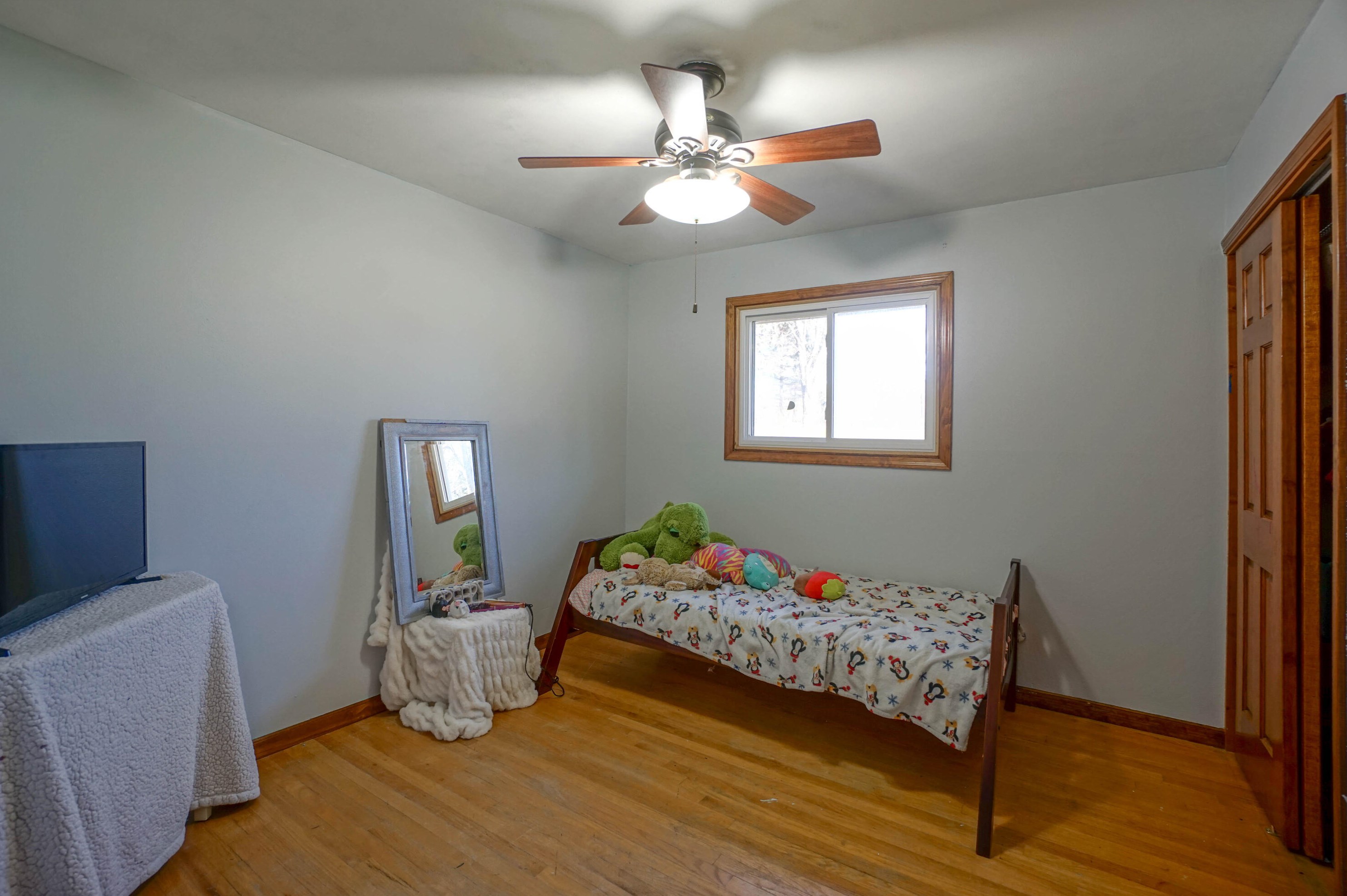 304 Oneida St, Delafield WI  53018-1861 exterior