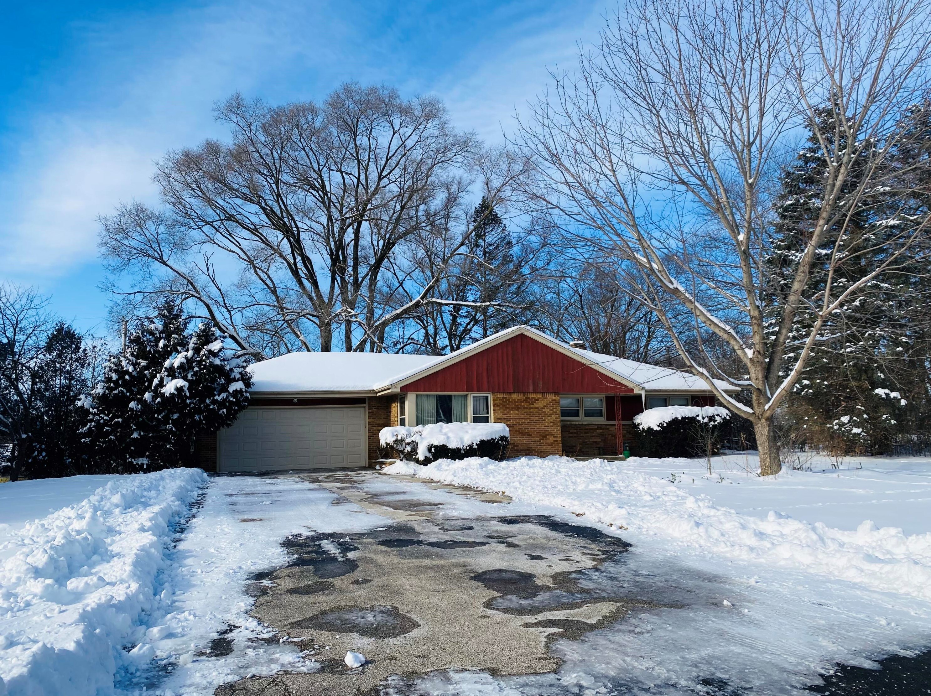 3885 144th St, Brookfield WI  53005-2364 exterior