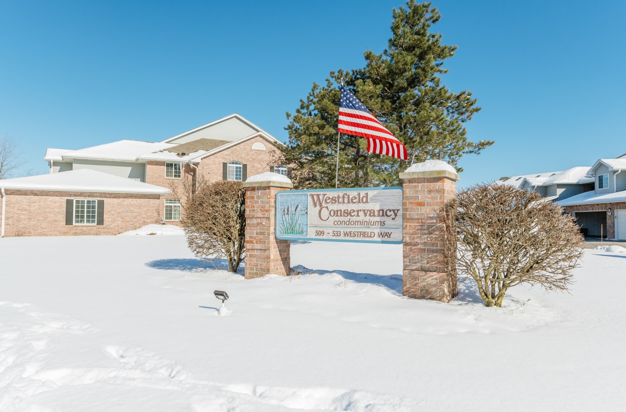 521 Westfield Way, Pewaukee WI  53072-6509 exterior