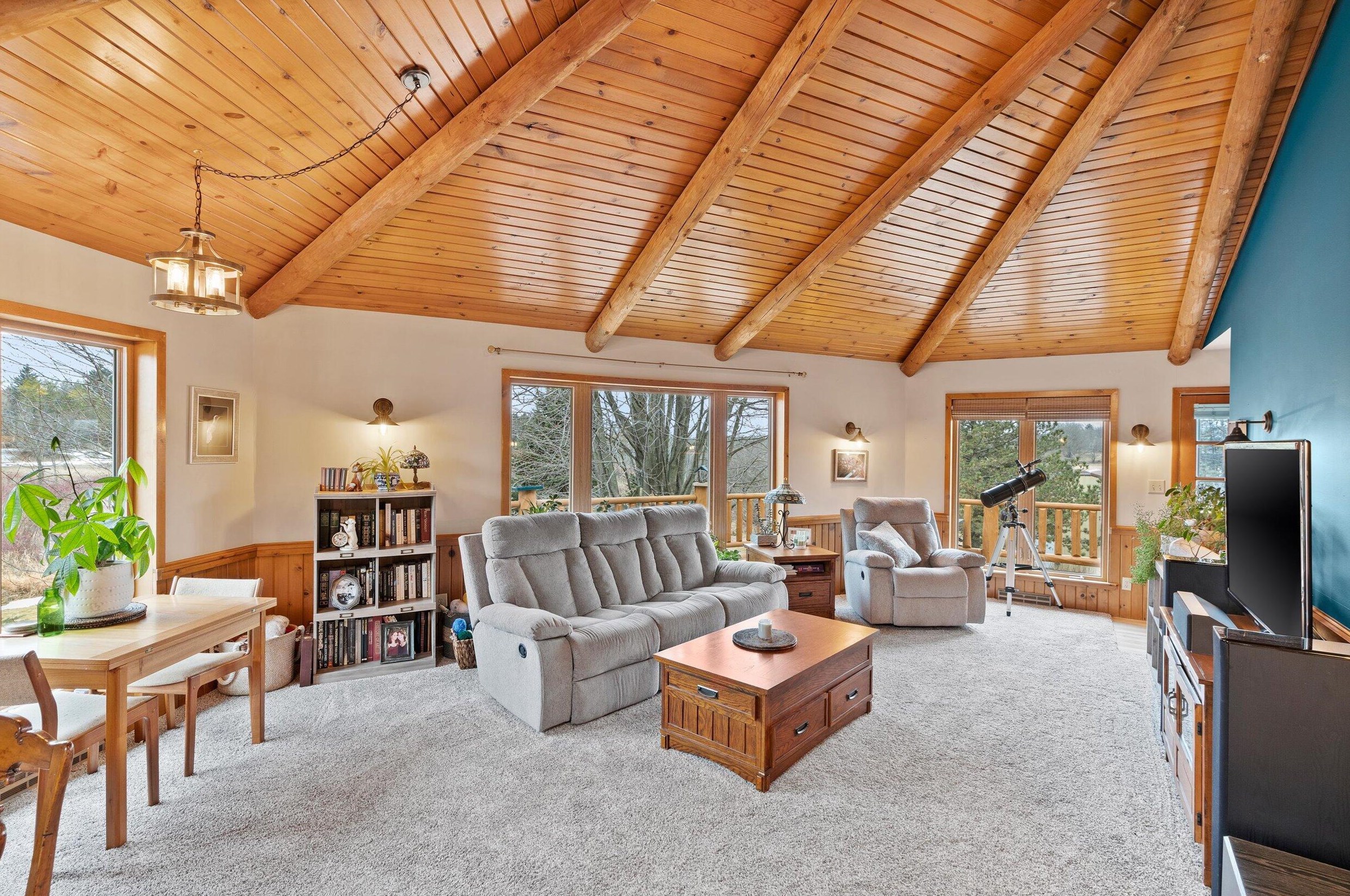 2539 Hall Rd, Hartford, WI 53027