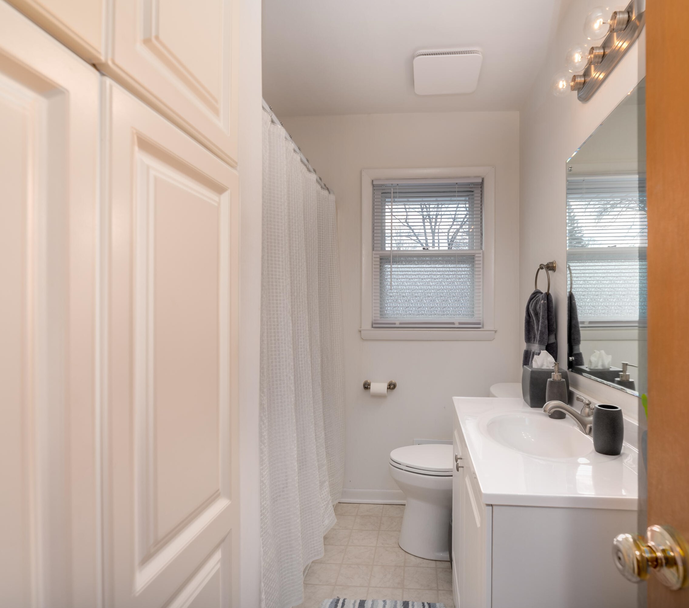 1275 Chester St, Brookfield WI  53005-7112 exterior