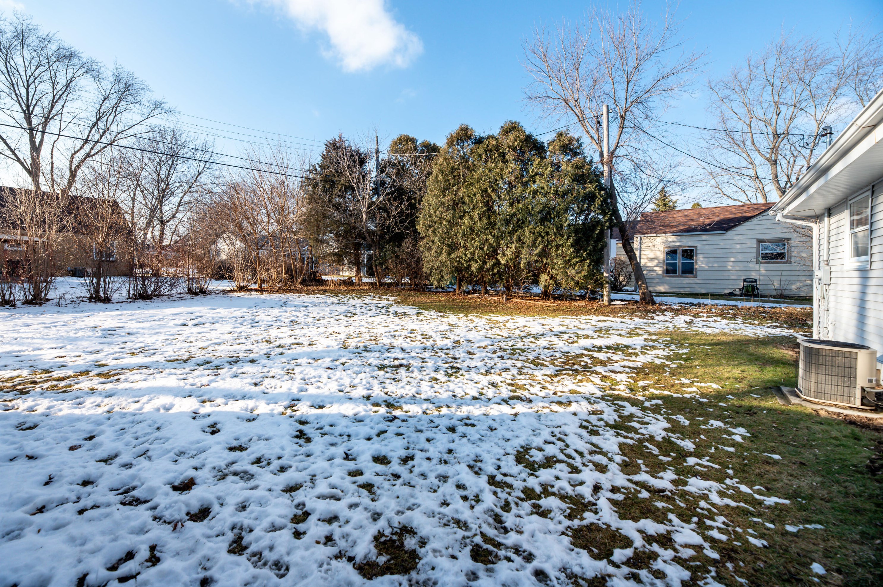 1275 Chester St, Brookfield WI  53005-7112 exterior