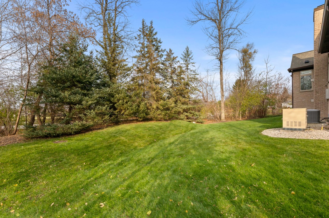 21050 Black Walnut Ln, Brookfield WI  53045-4059 exterior