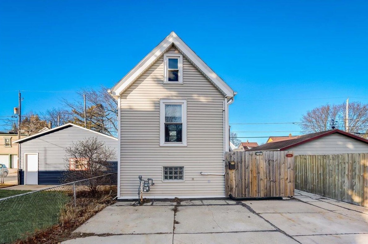 3846 Morris Ave, Cudahy WI  53110-2303 exterior