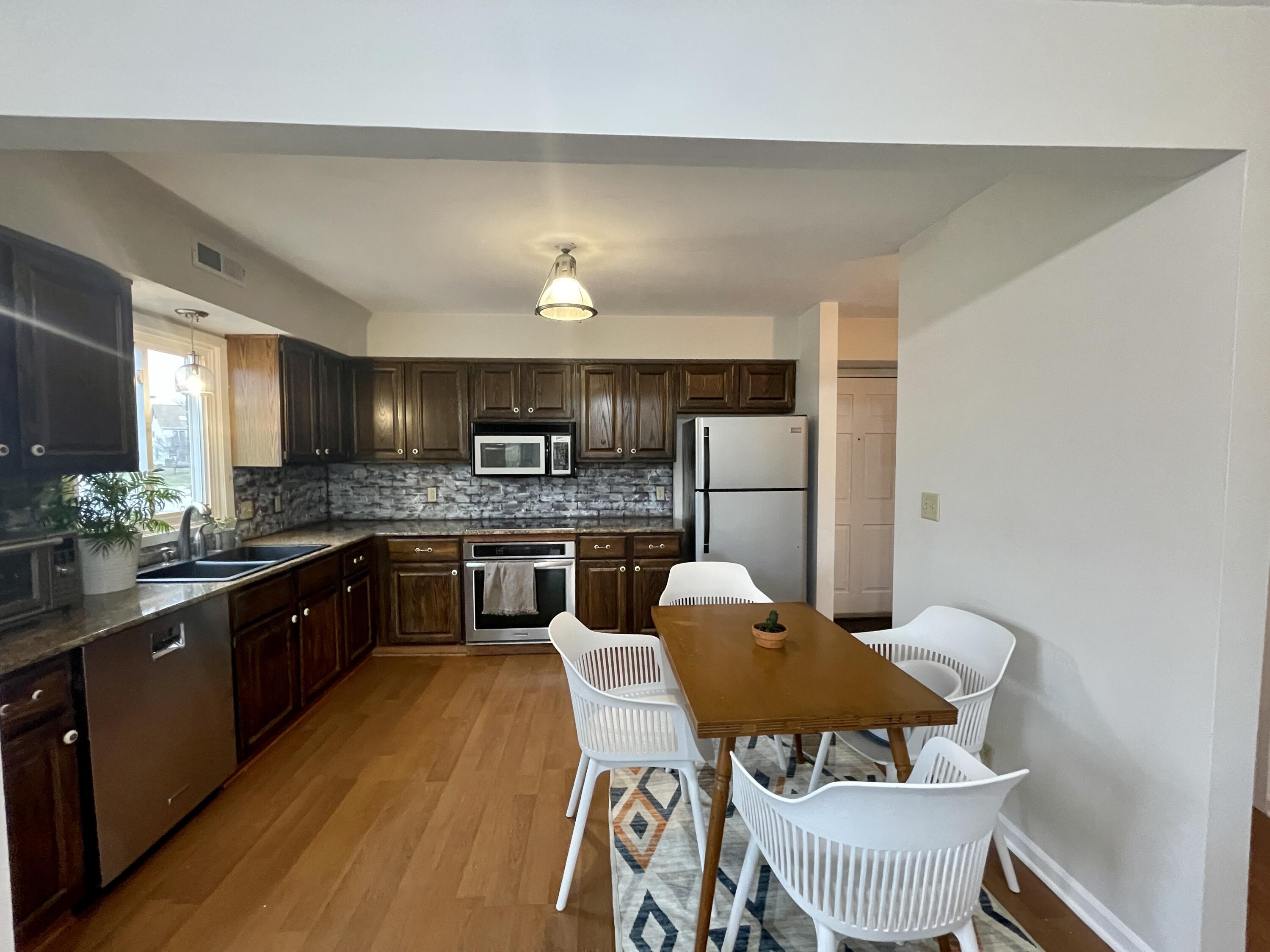 1352 Meadowcreek Dr, Pewaukee, WI 53072 MLS 1824886 Coldwell Banker