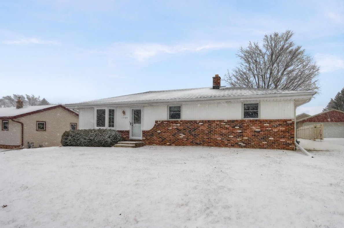 1709 Edgewood Ave, South Milwaukee WI  53172-3407 exterior