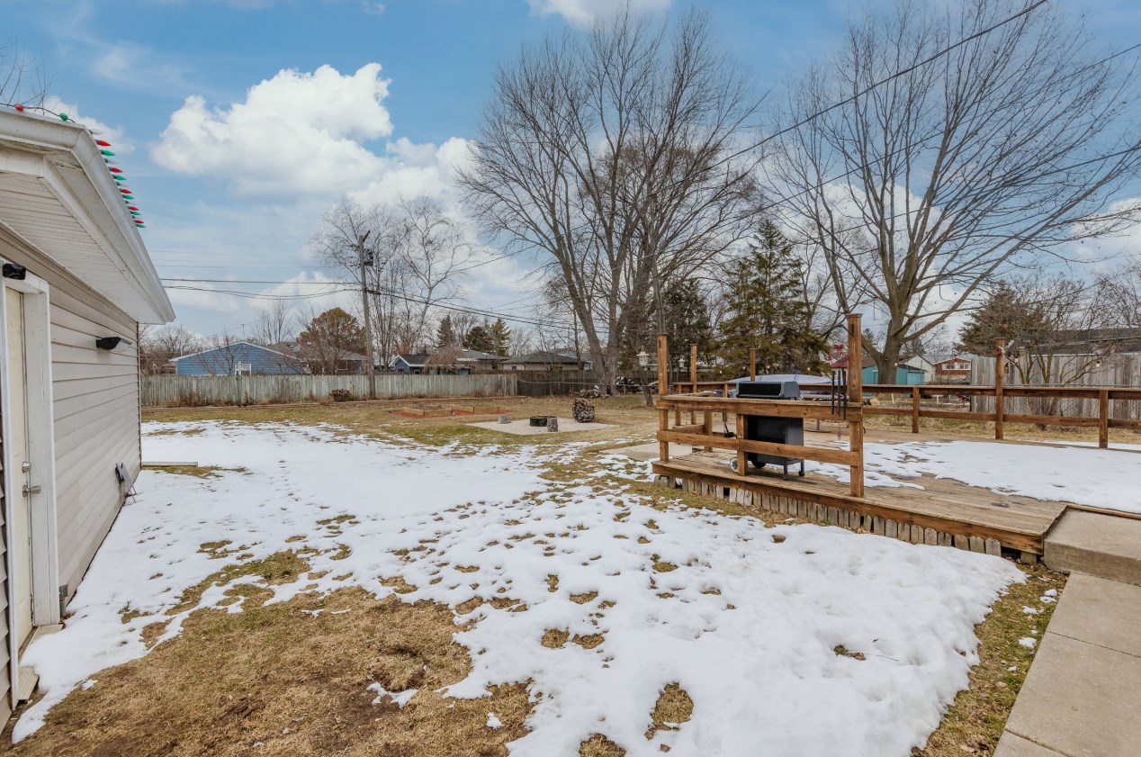 7156 Cliffside Dr, Racine WI  53402-1286 exterior