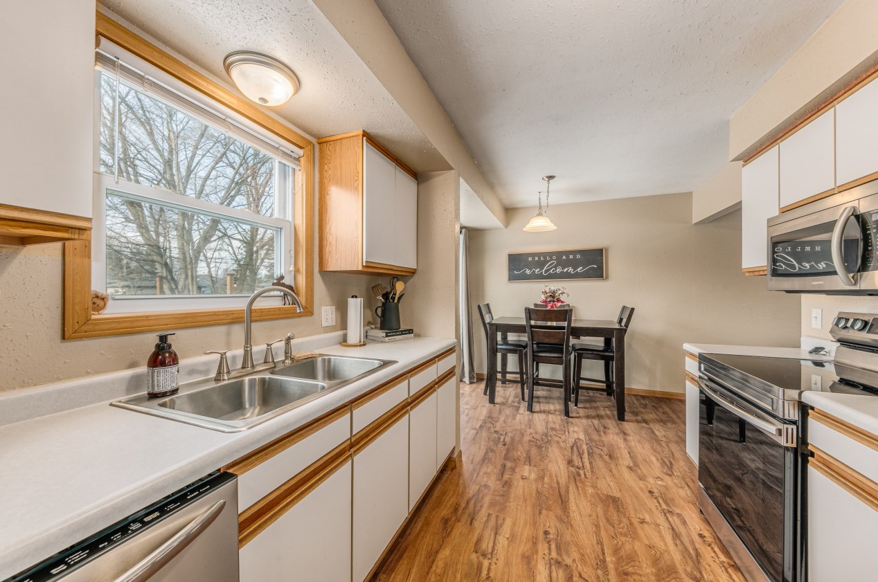 7156 Cliffside Dr, Racine WI  53402-1286 exterior
