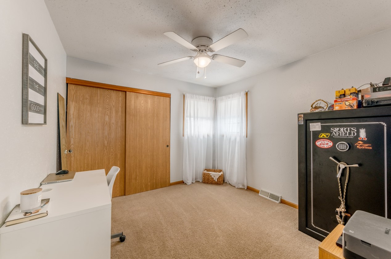 7156 Cliffside Dr, Racine WI  53402-1286 exterior