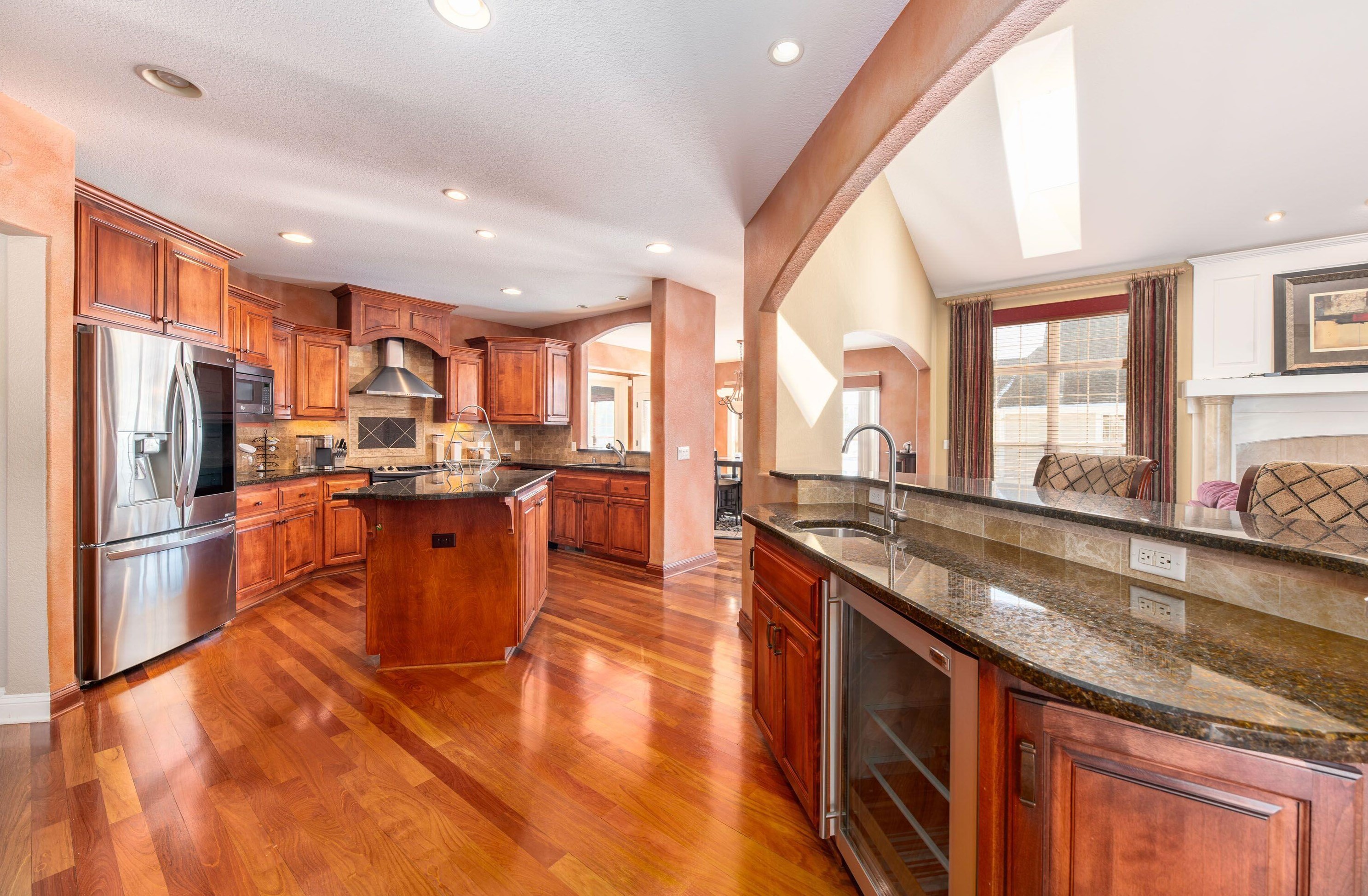 1091 Oak Cir, Pewaukee WI  53072-1926 exterior