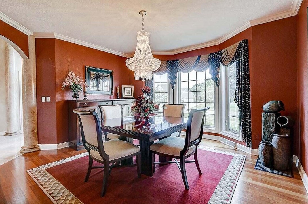 1091 Oak Cir, Pewaukee WI  53072-1926 exterior