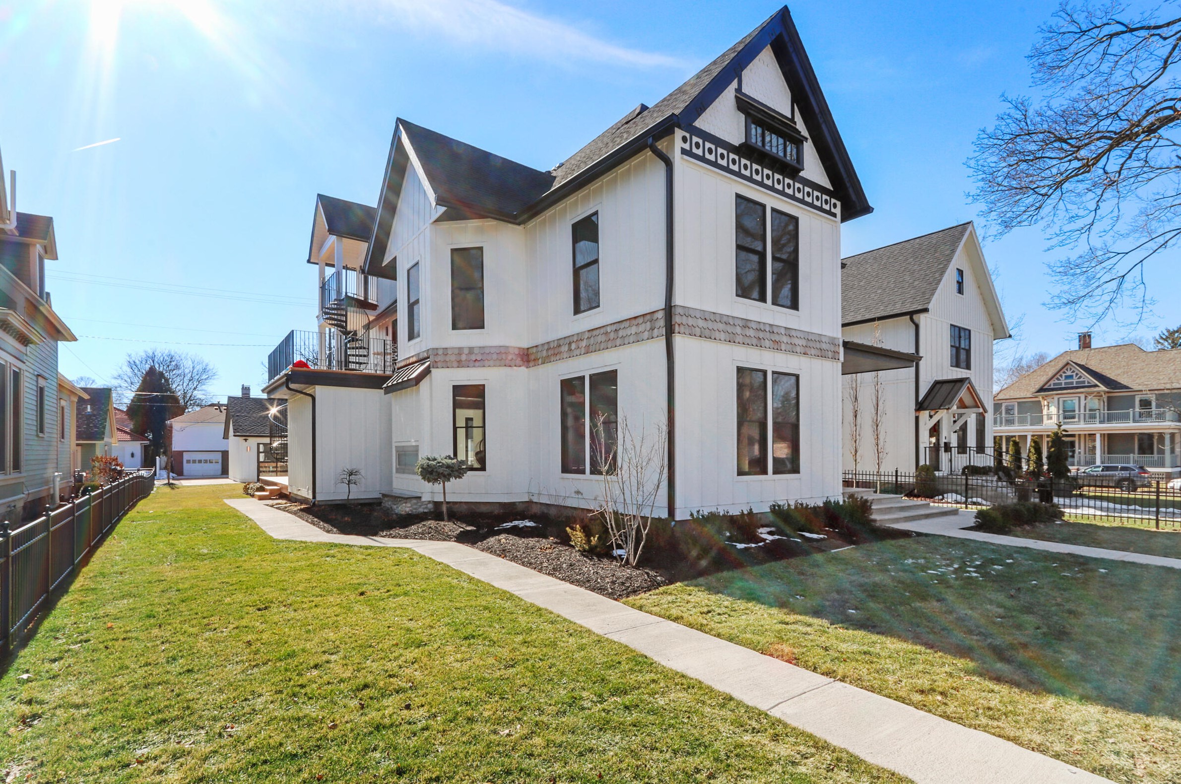 930 Geneva St, Lake Geneva, WI 53147