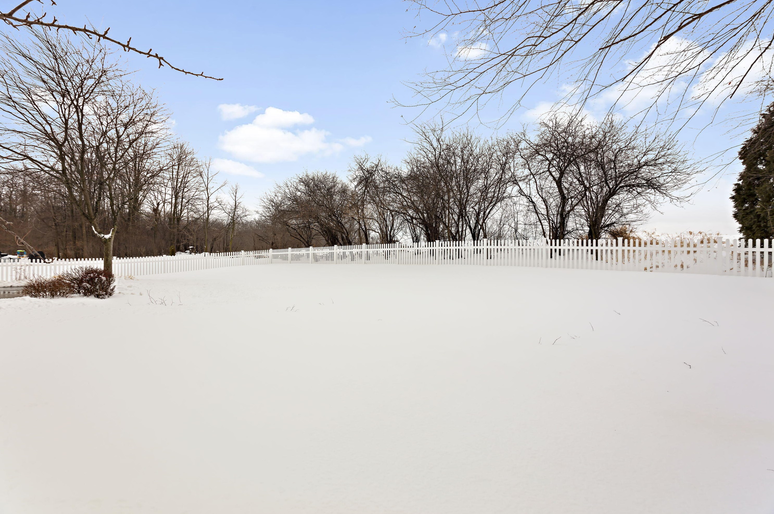 2257 Shoshoni St, Grafton WI  53024-9351 exterior