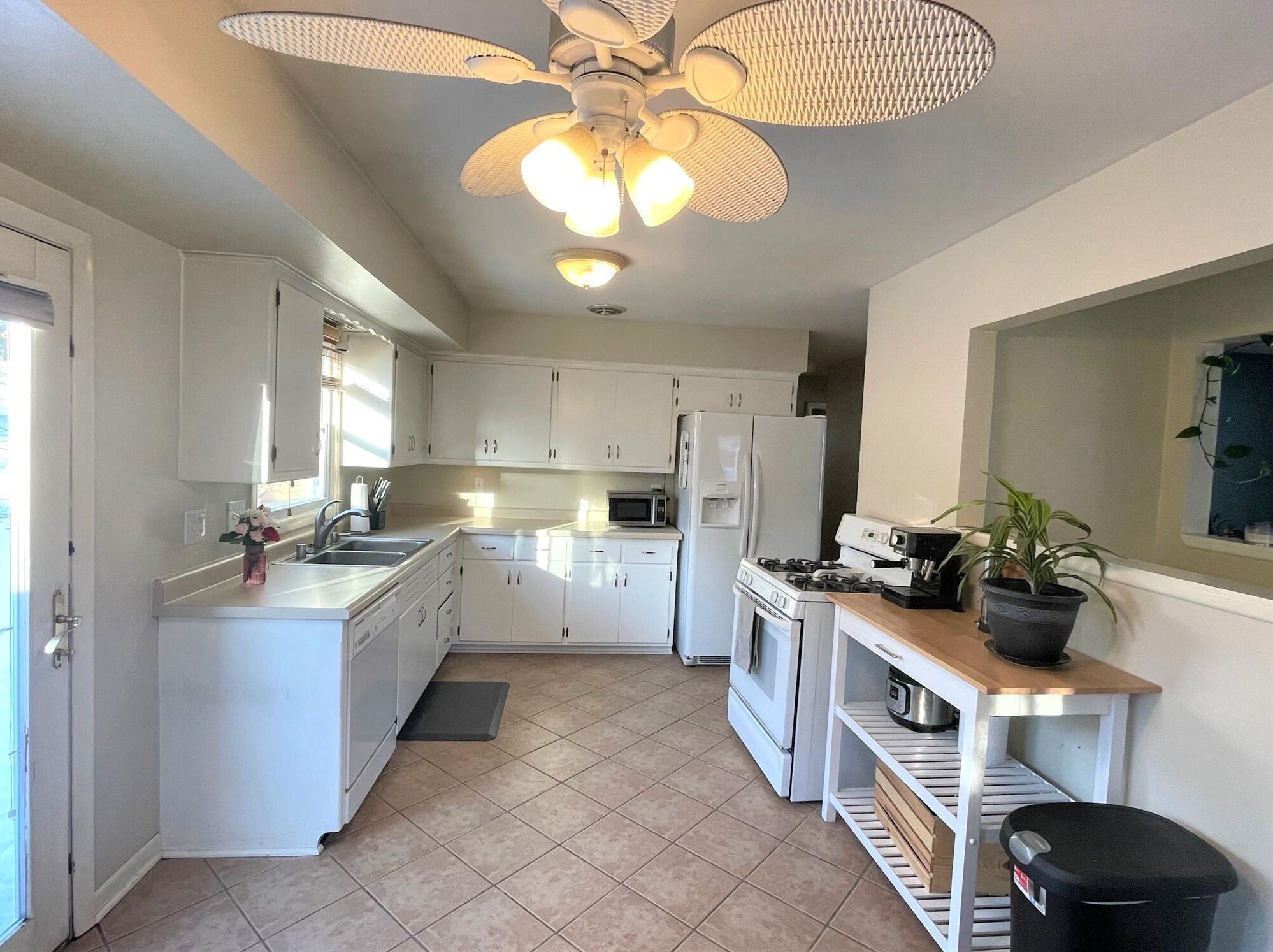 917 Nancy Ln, Madison WI  53704-1307 exterior