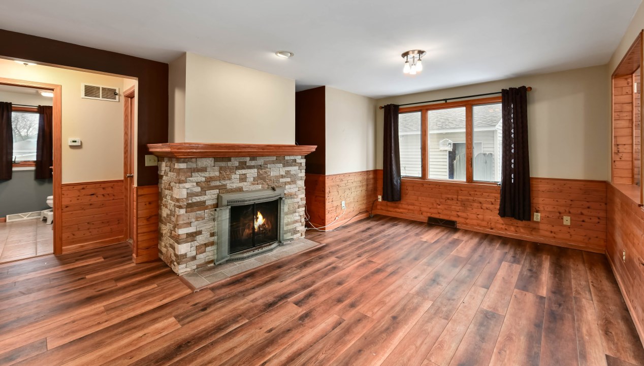 313 Delavan Dr, Delavan WI  53115-3046 exterior