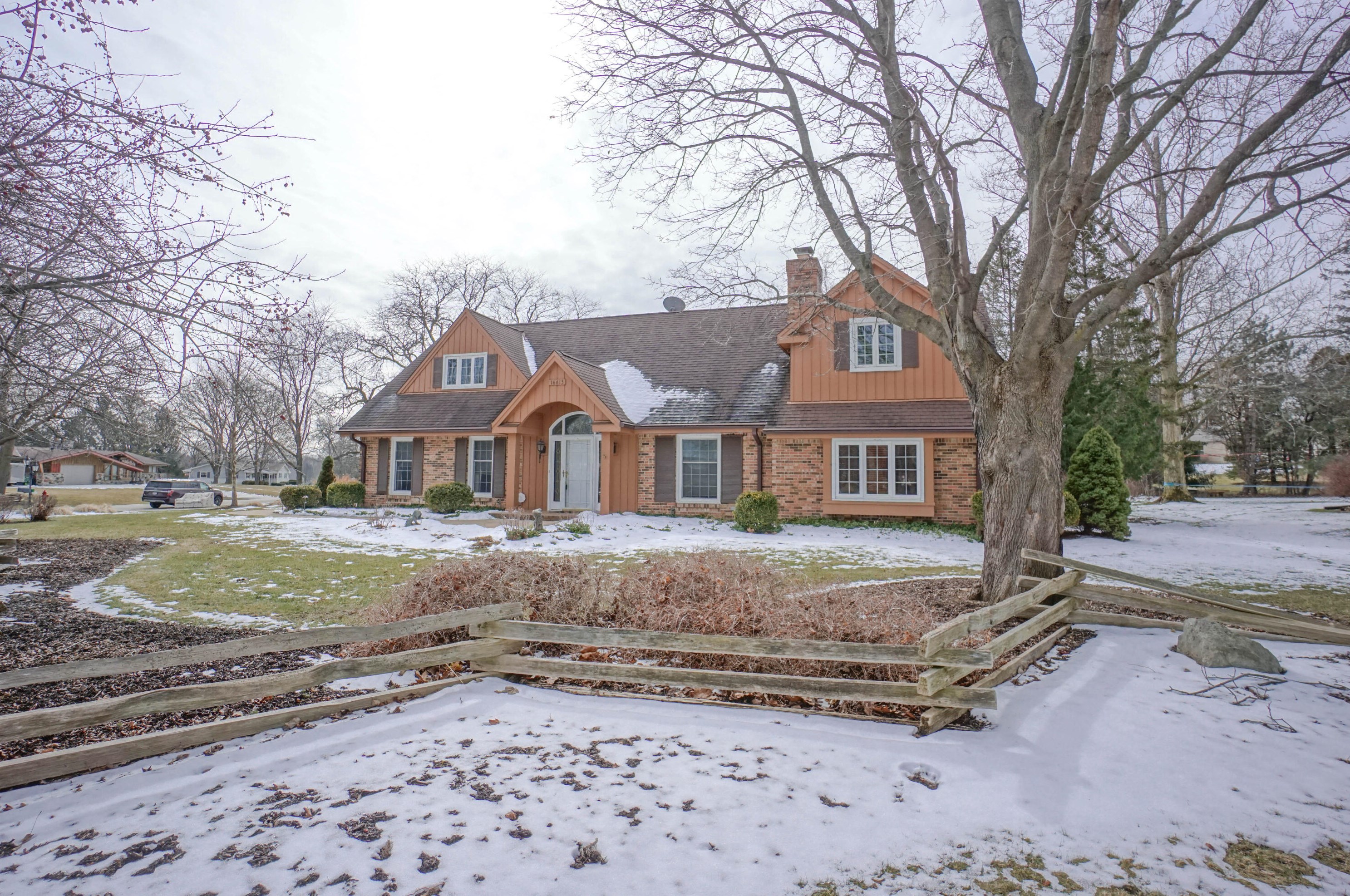 16615 Mary Cliff Ln, Brookfield WI  53005-2135 exterior