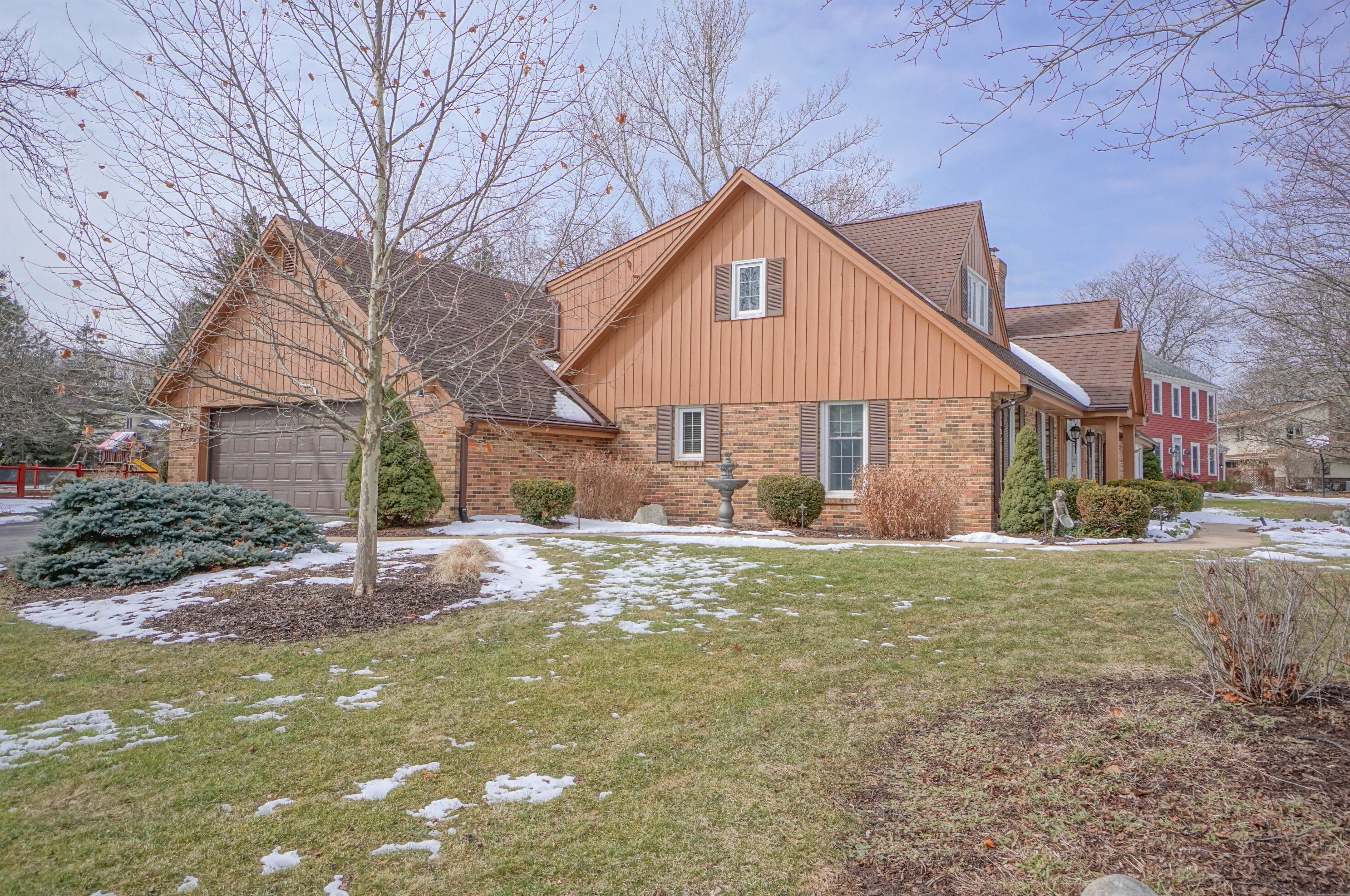 16615 Mary Cliff Ln, Brookfield WI  53005-2135 exterior
