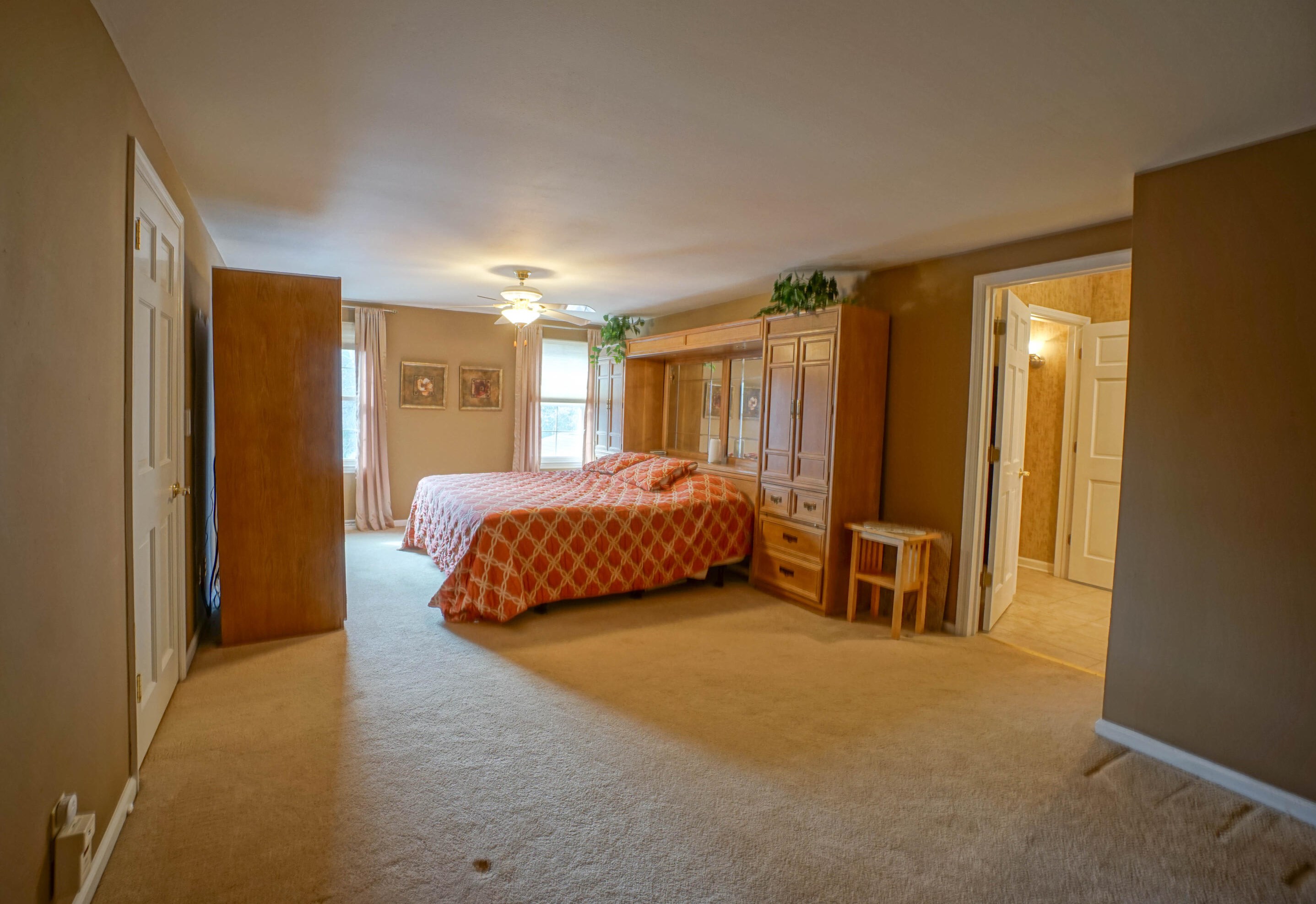 16615 Mary Cliff Ln, Brookfield WI  53005-2135 exterior