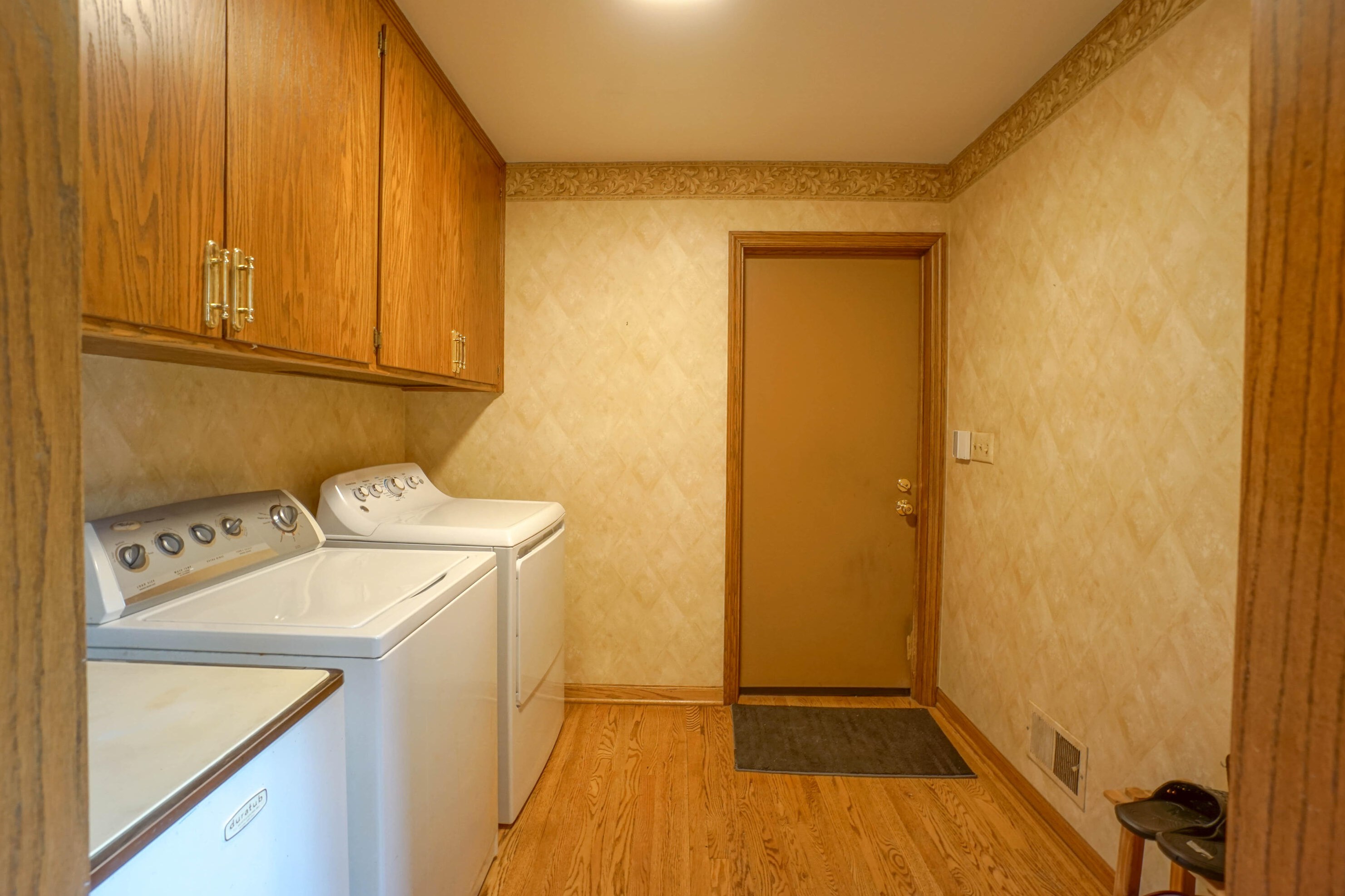 16615 Mary Cliff Ln, Brookfield WI  53005-2135 exterior