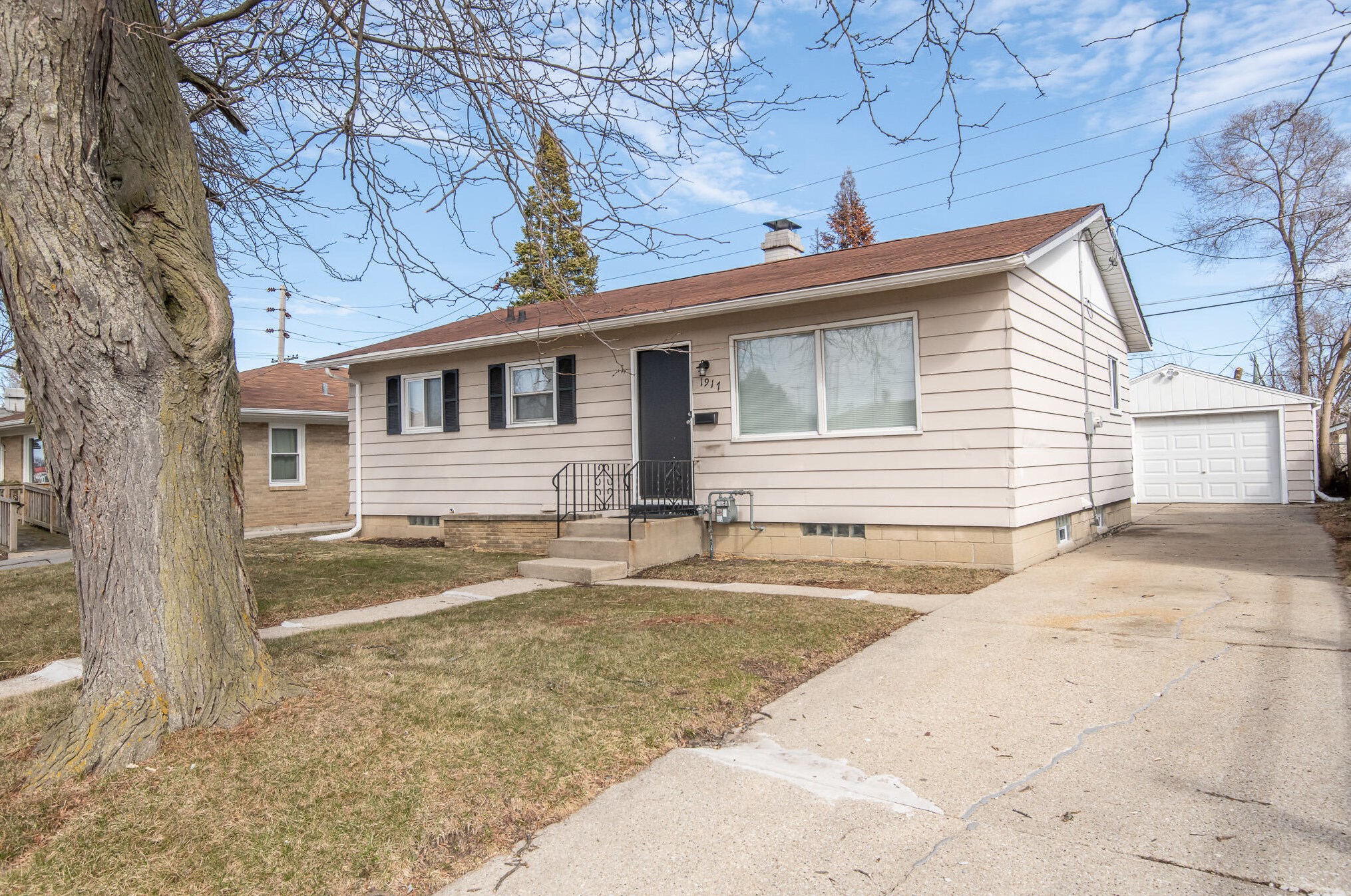 1917 Mount Pleasant St, Racine WI  53404-2236 exterior