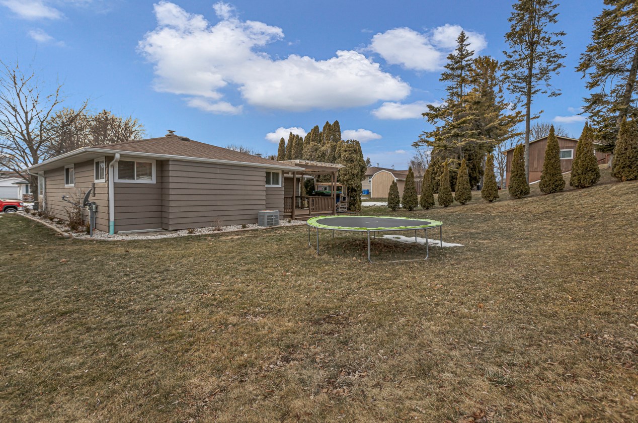 3949 17th Pl, Sheboygan WI  53081-7561 exterior