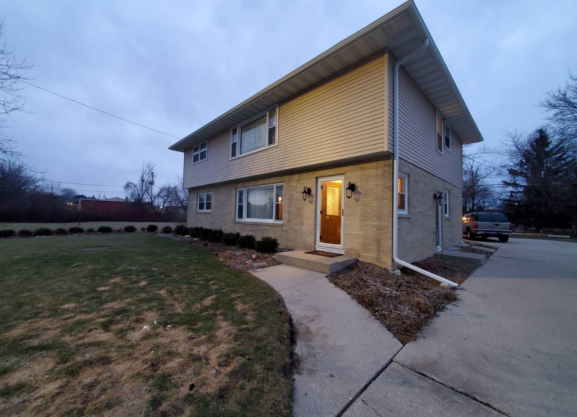 226 Steeplechase Dr, Racine WI  53402-3651 exterior
