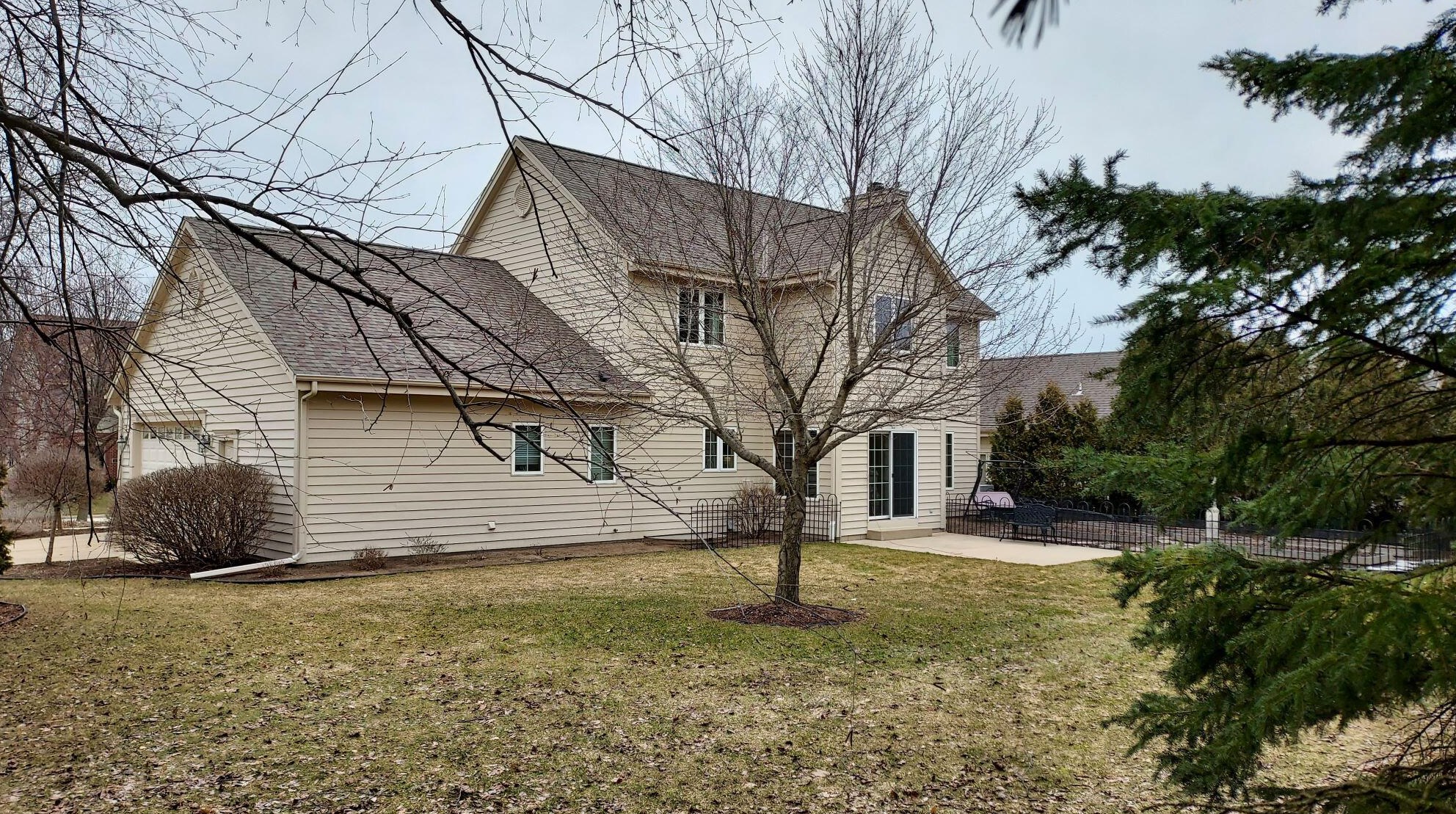 8157 Woodfield Dr, Hales Corners WI  53132-8386 exterior