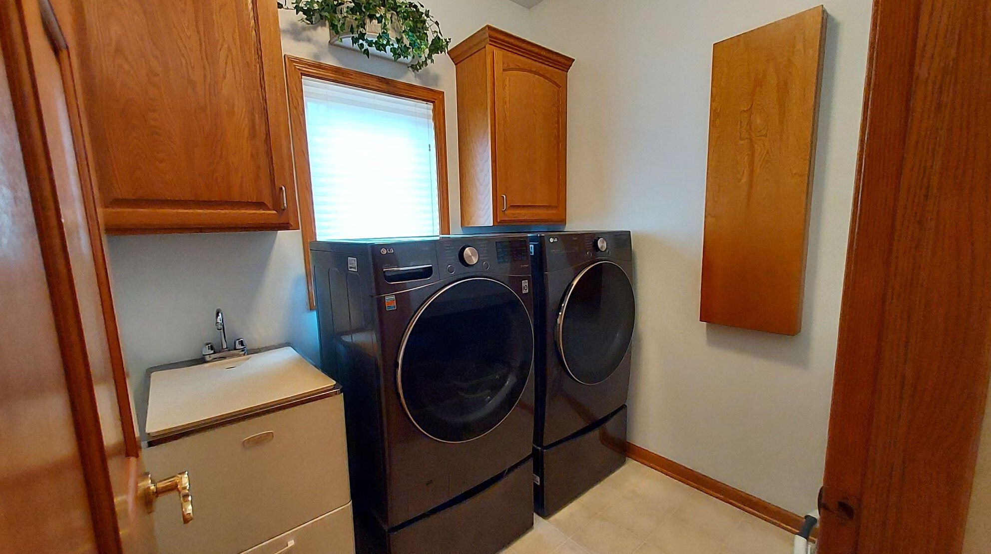 8157 Woodfield Dr, Hales Corners WI  53132-8386 exterior