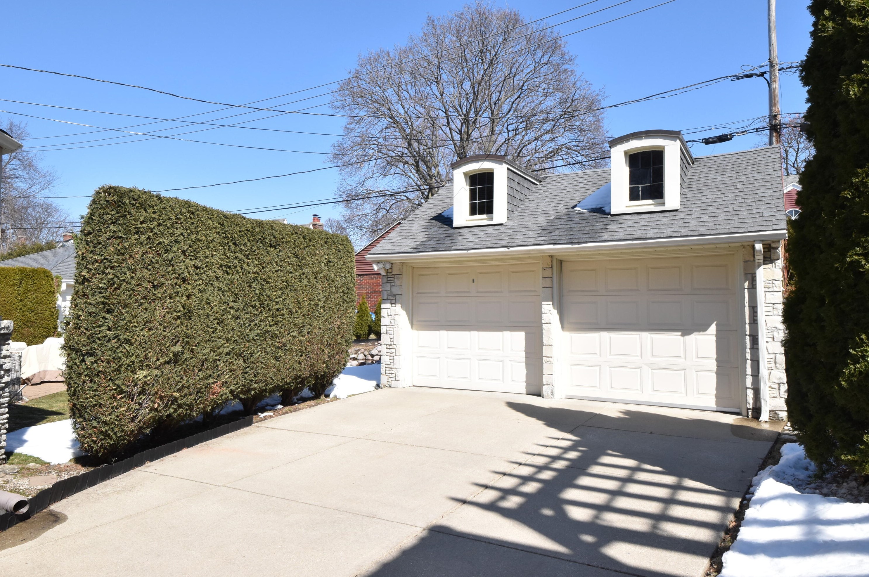 646 77 St, Milwaukee WI 53213-3511 exterior