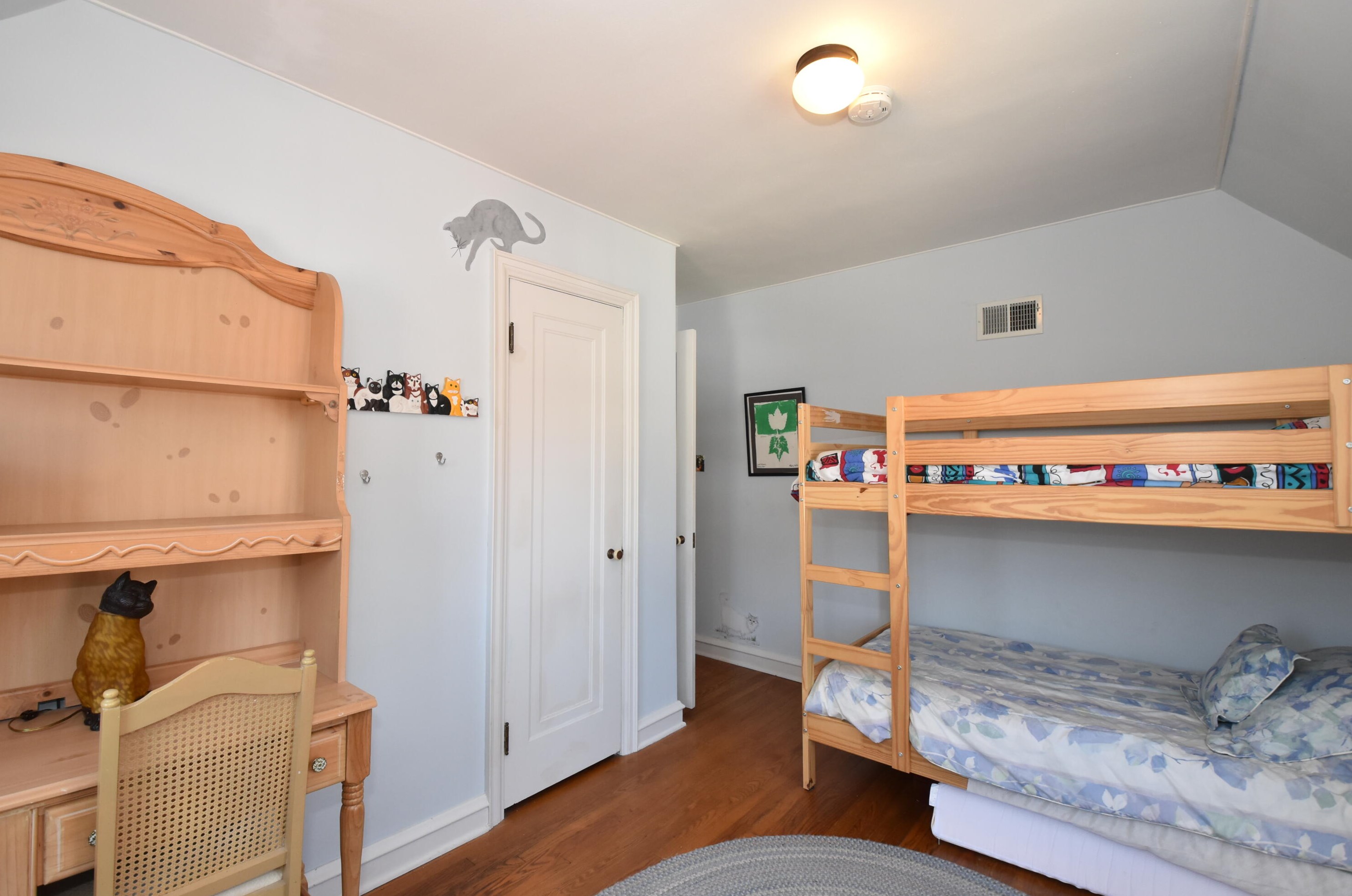 646 77 St, Milwaukee WI 53213-3511 exterior