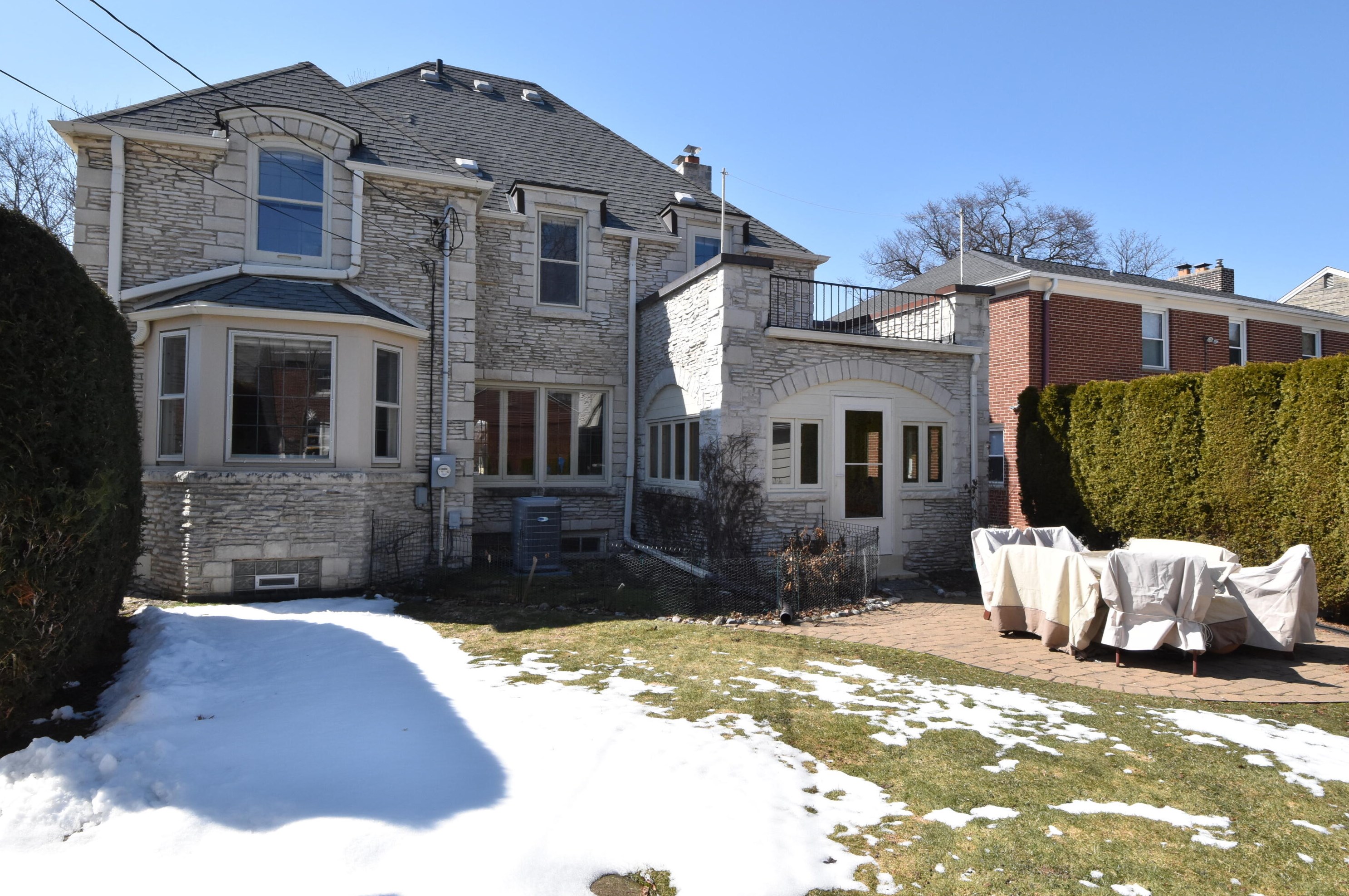 646 77 St, Milwaukee WI 53213-3511 exterior