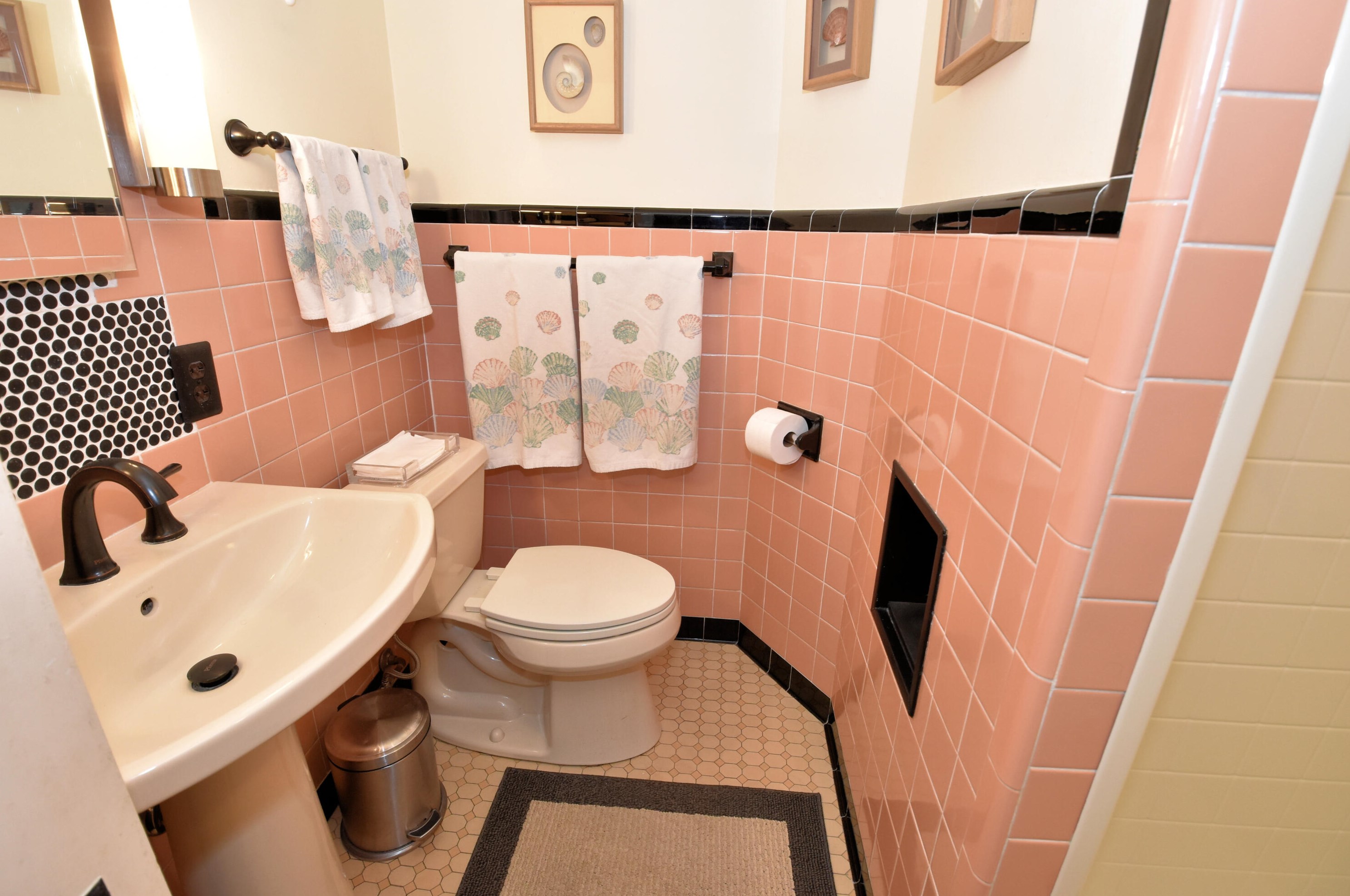 646 77 St, Milwaukee WI 53213-3511 exterior