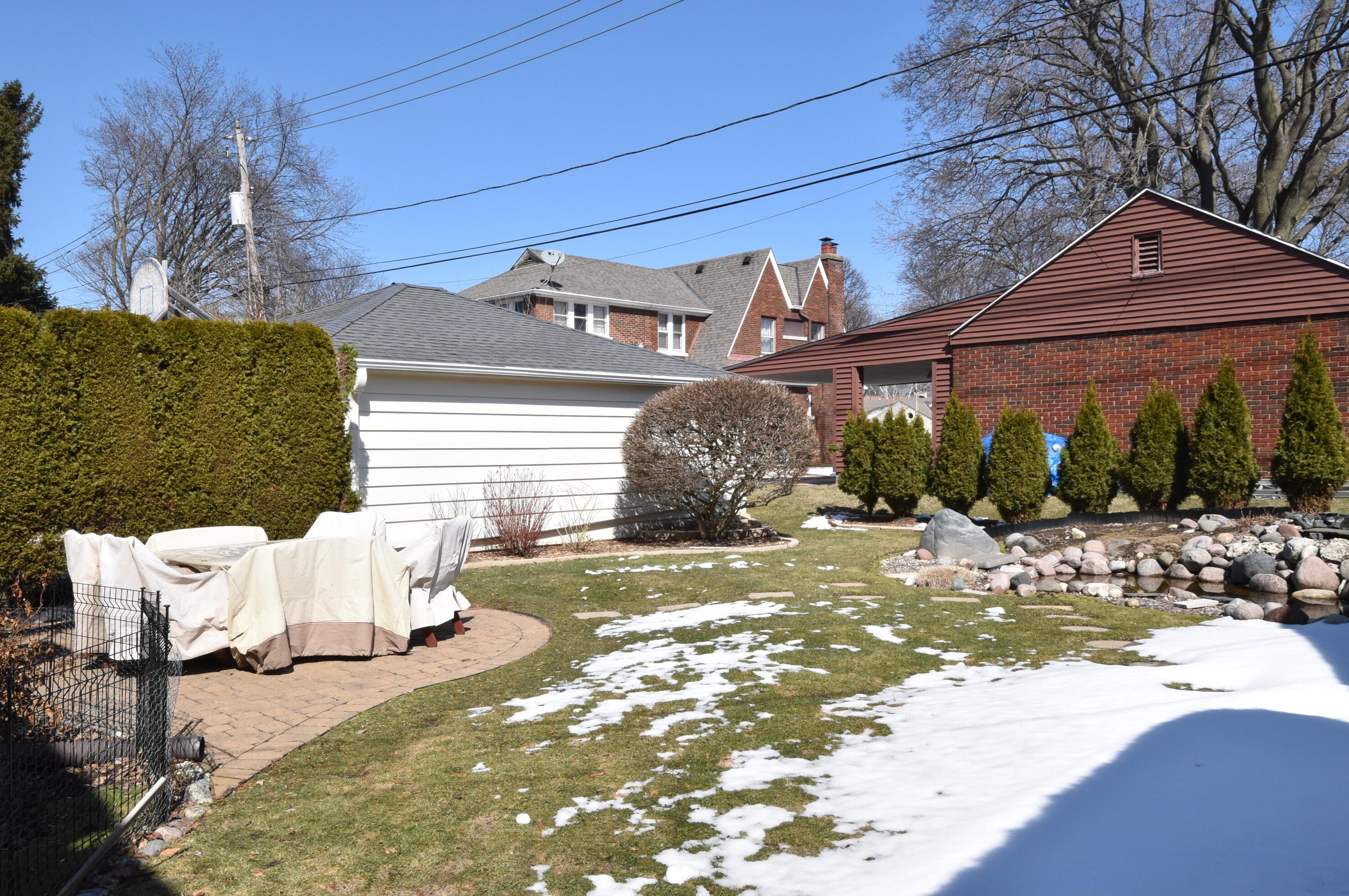 646 77 St, Milwaukee WI 53213-3511 exterior