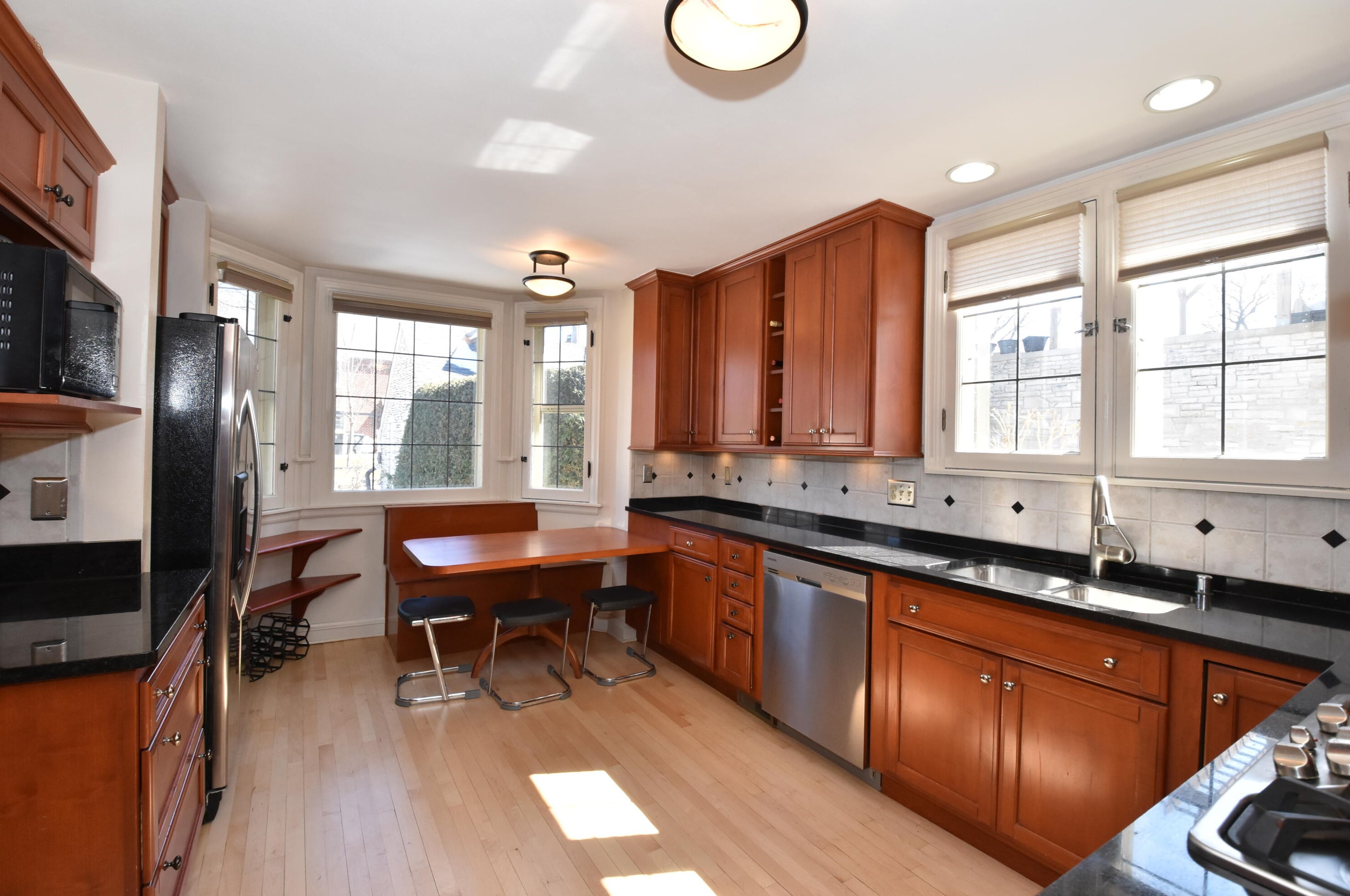 646 77 St, Milwaukee WI 53213-3511 exterior