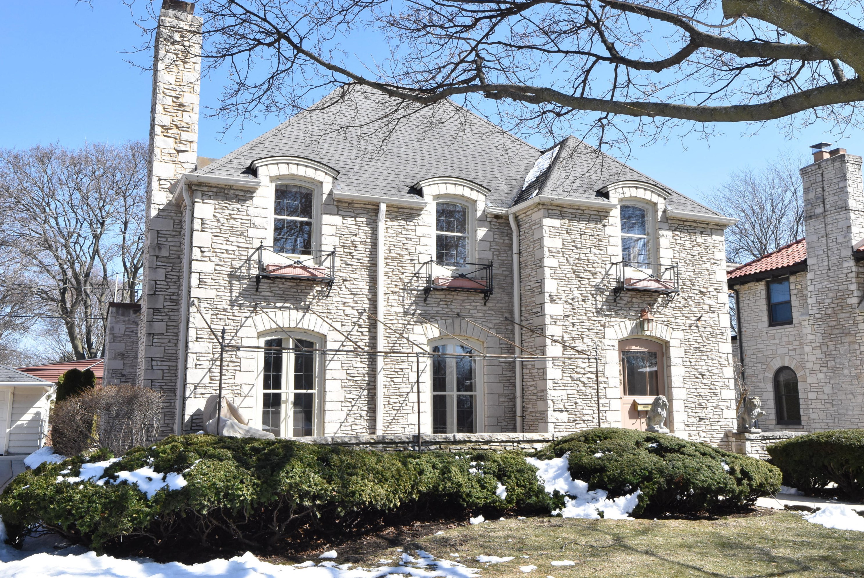 646 77 St, Milwaukee WI 53213-3511 exterior