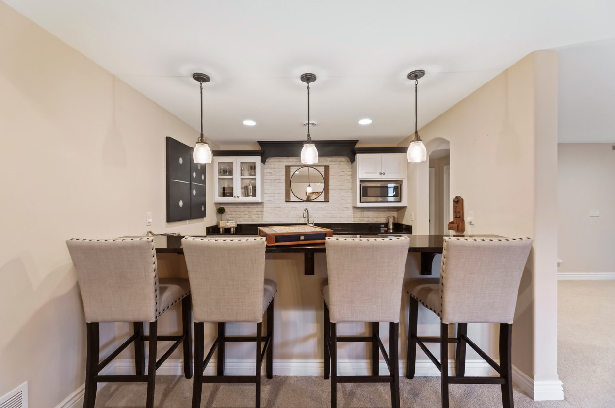 18840 Chapel Hill Dr, Brookfield WI  53045-7446 exterior