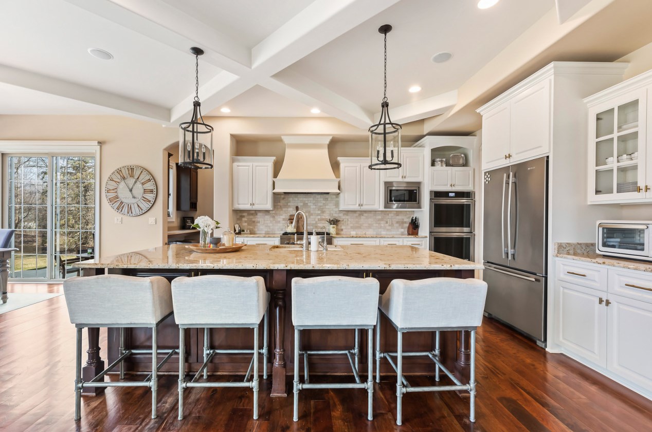 18840 Chapel Hill Dr, Brookfield WI  53045-7446 exterior