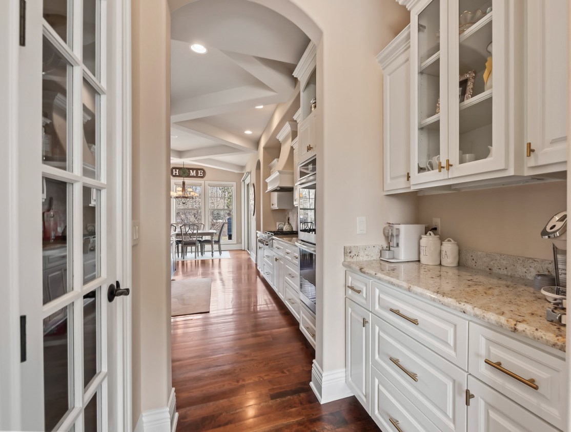 18840 Chapel Hill Dr, Brookfield WI  53045-7446 exterior