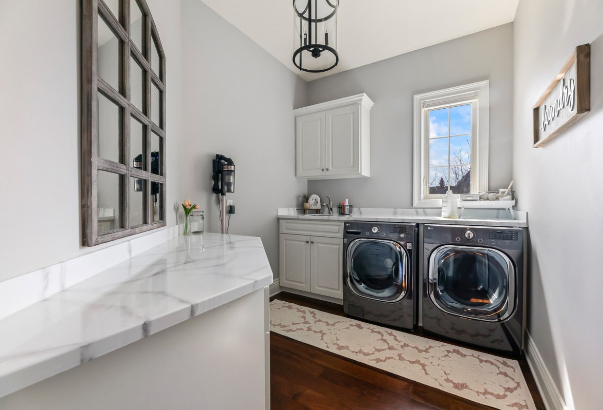 18840 Chapel Hill Dr, Brookfield WI  53045-7446 exterior