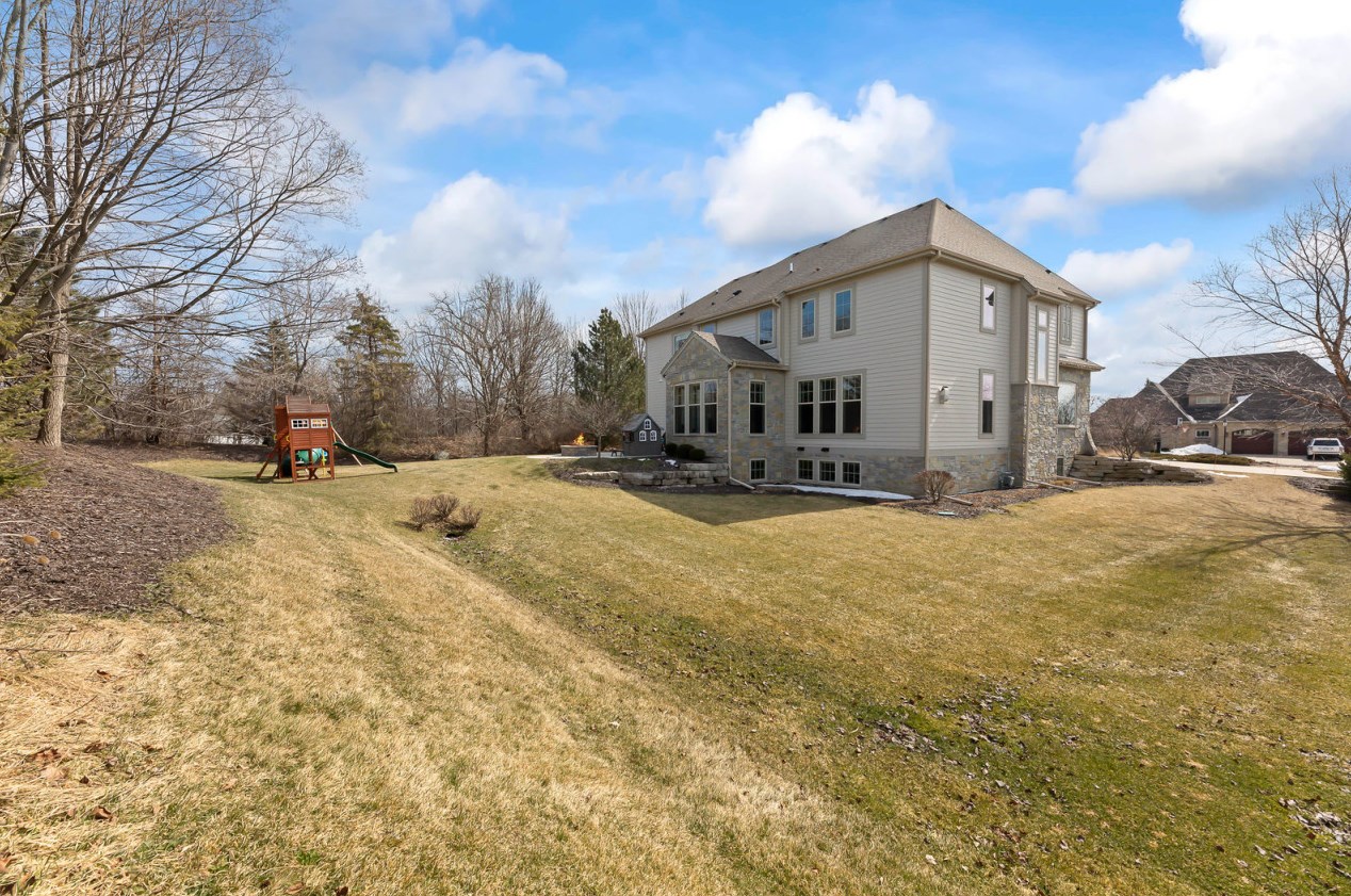 18840 Chapel Hill Dr, Brookfield WI  53045-7446 exterior