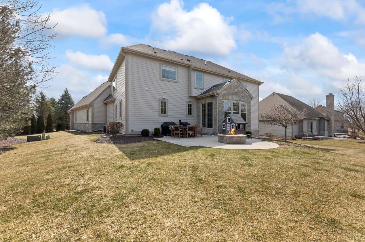 18840 Chapel Hill Dr, Brookfield WI  53045-7446 exterior