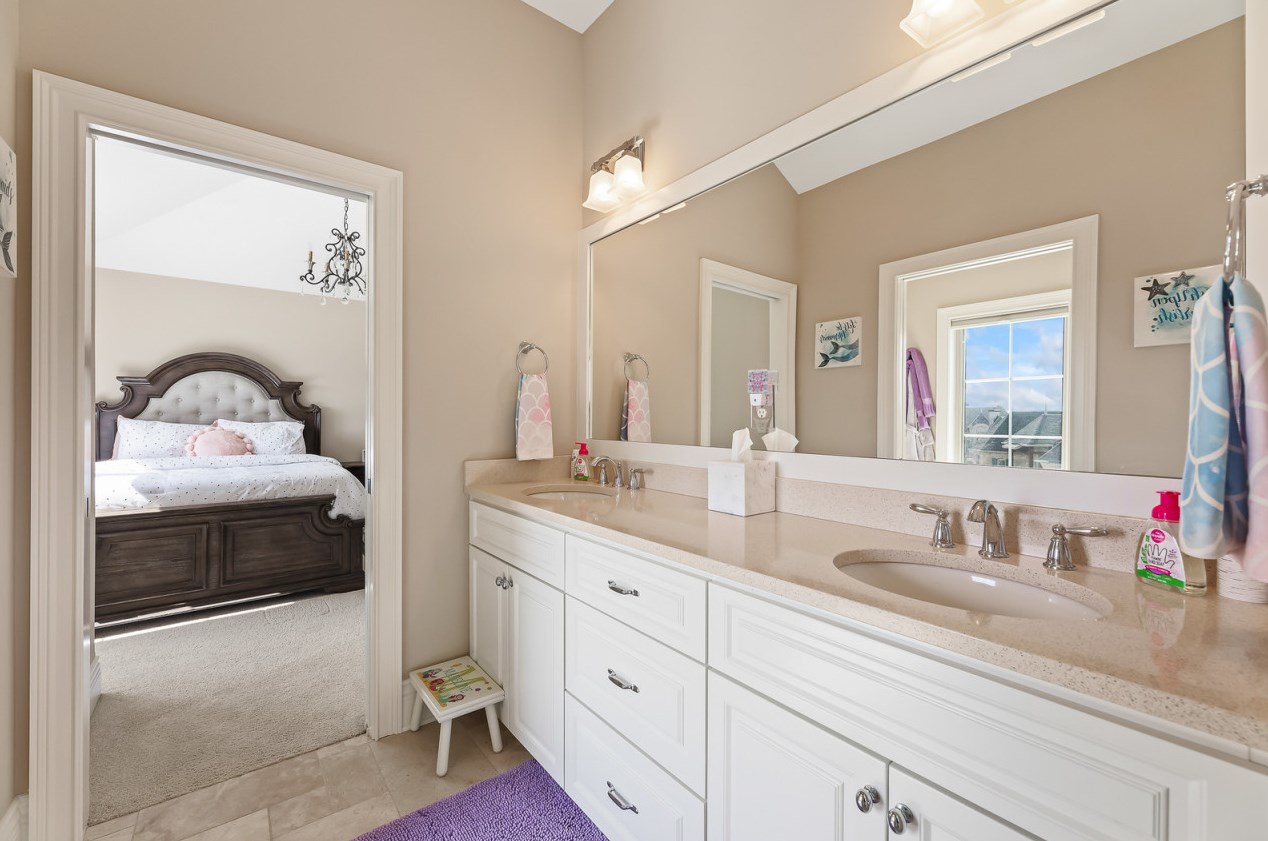 18840 Chapel Hill Dr, Brookfield WI  53045-7446 exterior