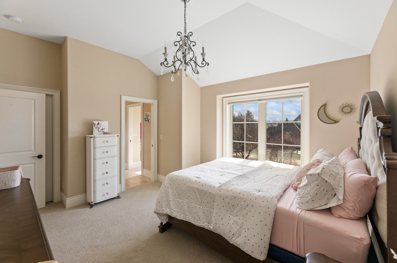 18840 Chapel Hill Dr, Brookfield WI  53045-7446 exterior