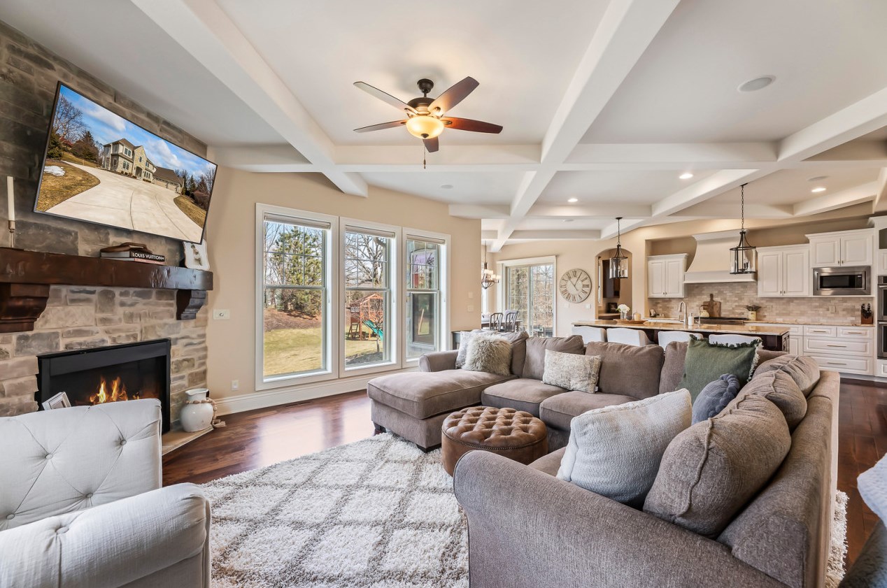 18840 Chapel Hill Dr, Brookfield WI  53045-7446 exterior