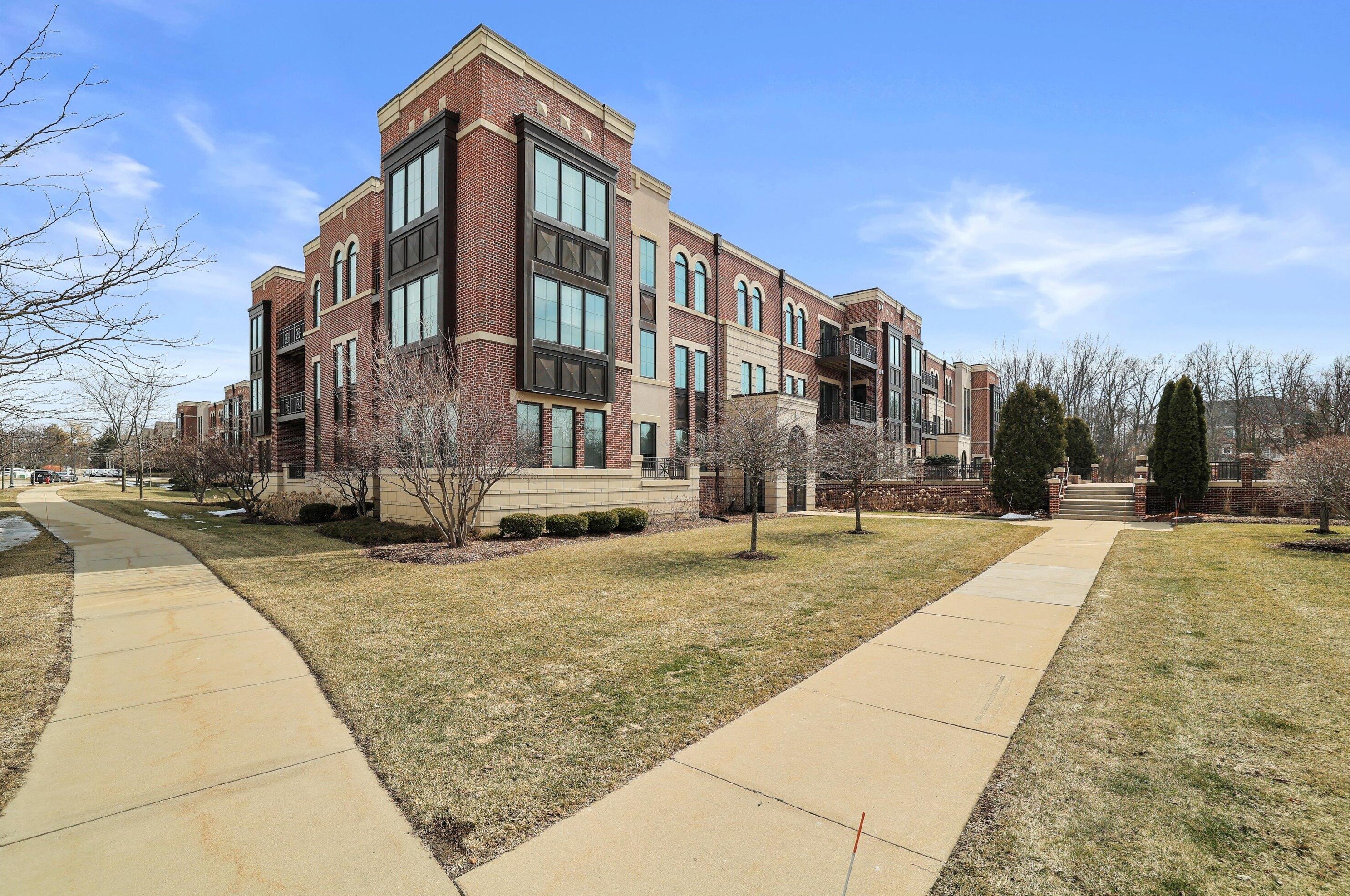 19125 Thomson Dr, Brookfield WI  53045-5180 exterior
