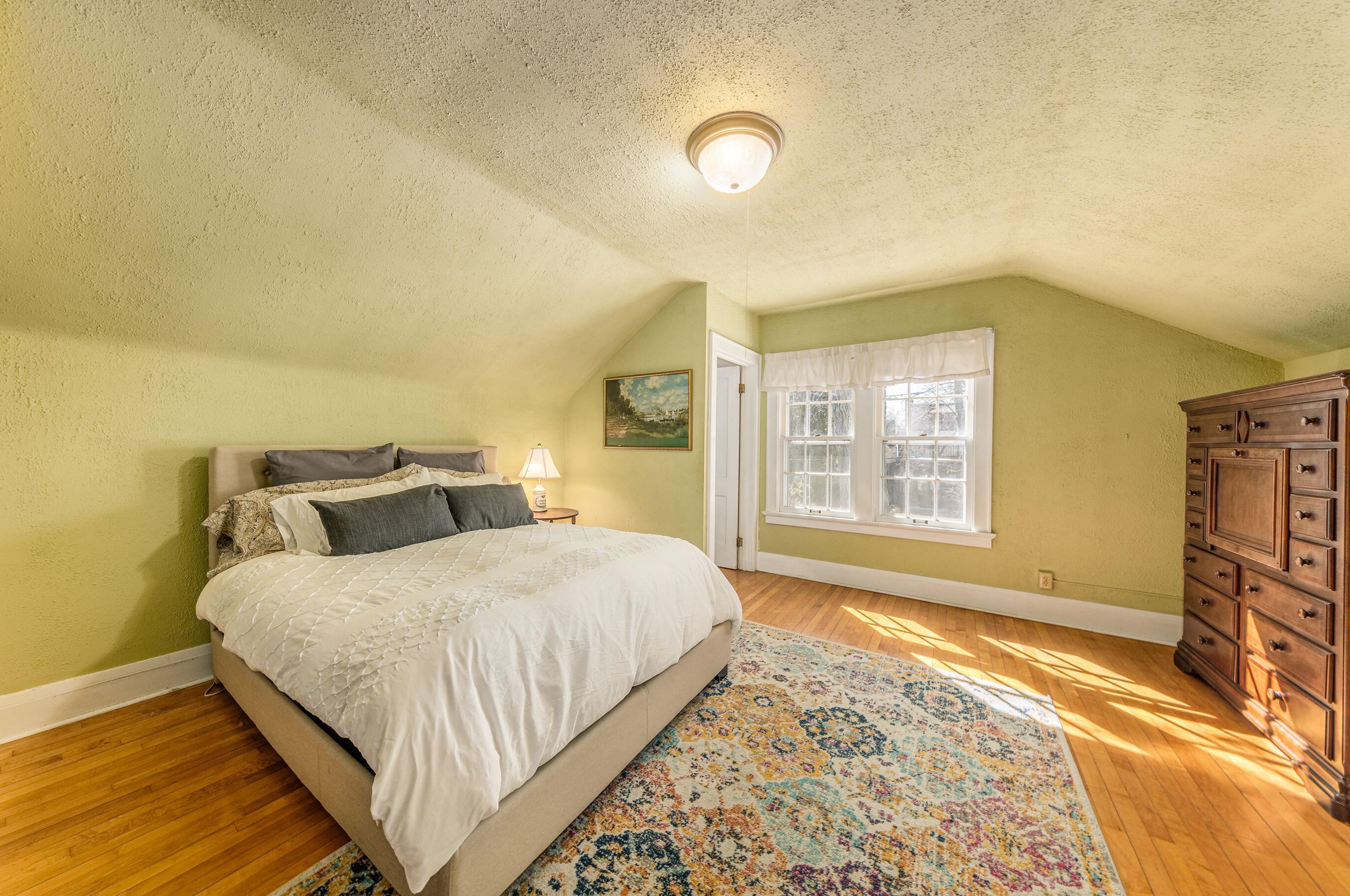 1919 Church St, Milwaukee WI 53213-2129 exterior