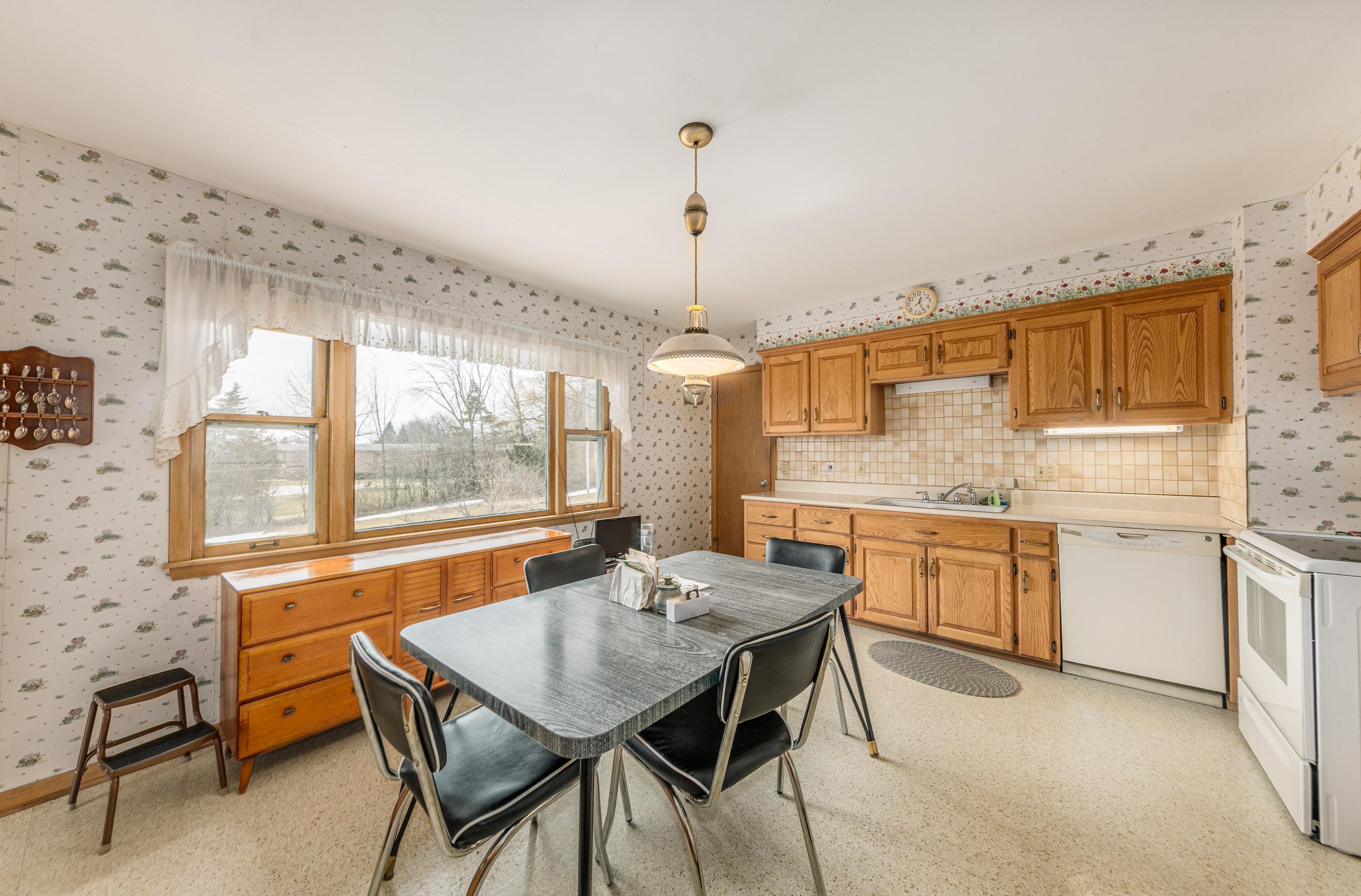 17515 West Ln, Brookfield WI  53045-4312 exterior