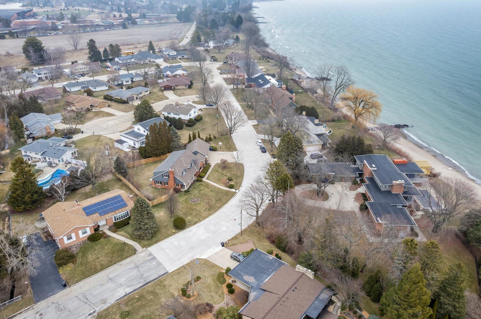 3800 Lighthouse Dr, Racine WI  53402-3618 exterior