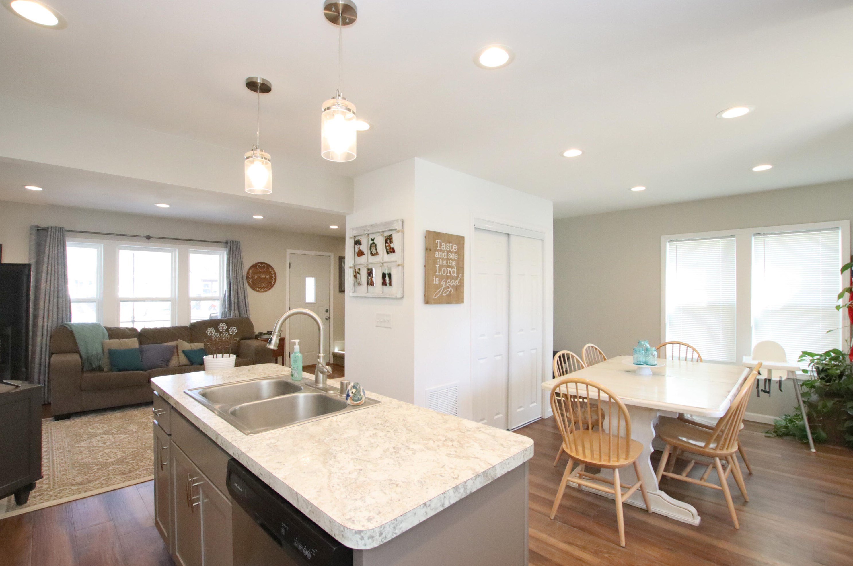 525 Loos St, Hartford WI  53027-1913 exterior