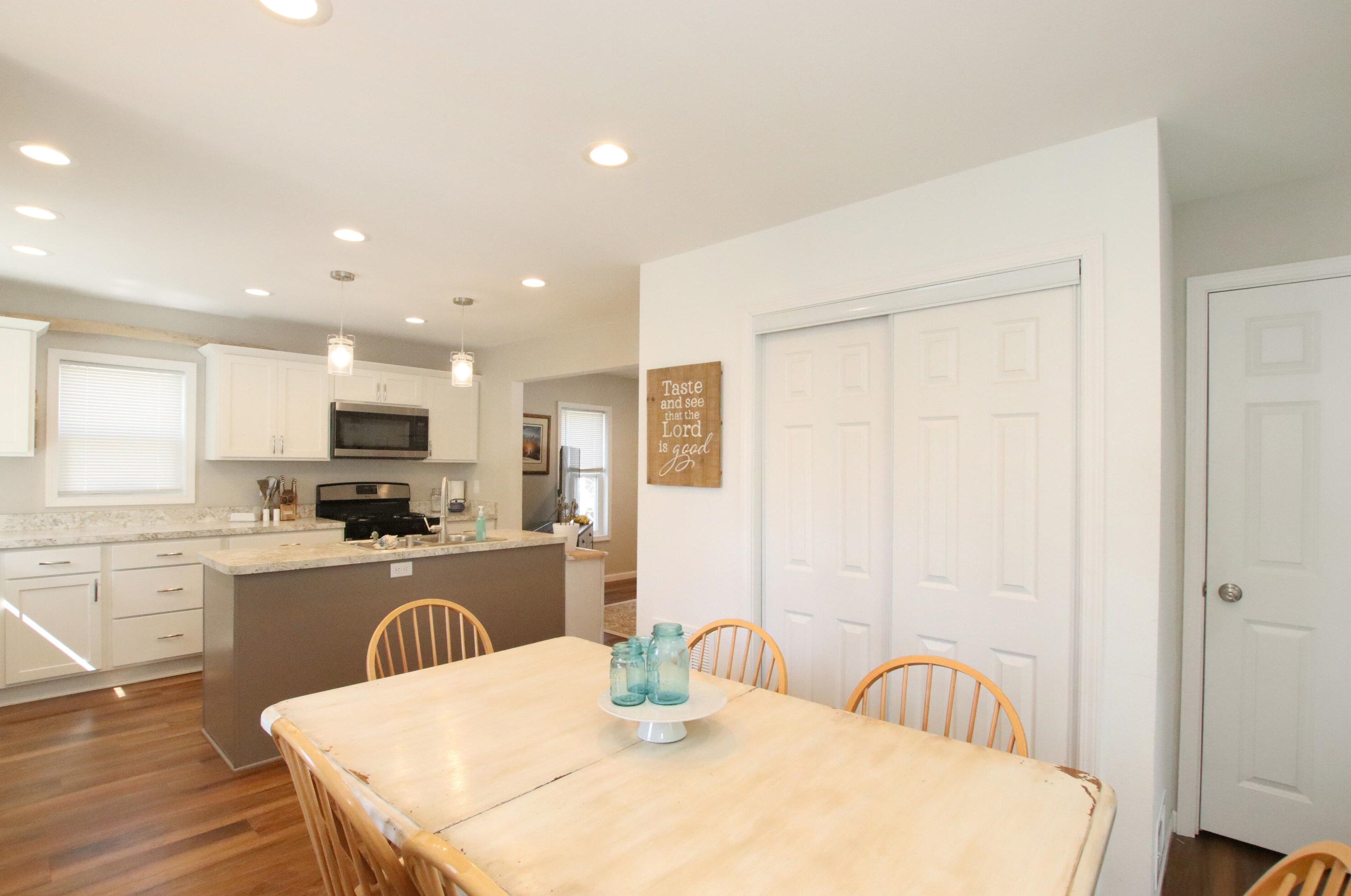 525 Loos St, Hartford WI  53027-1913 exterior
